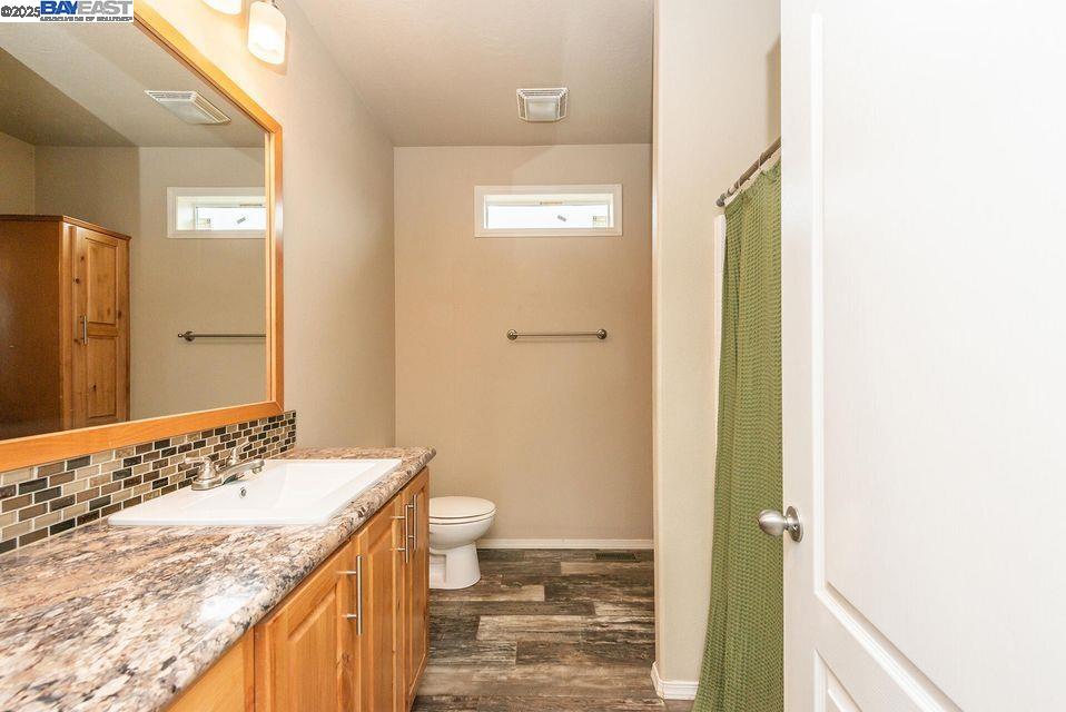 Detail Gallery Image 32 of 59 For 21679 Squaw Grass Trail, Redding,  CA 96003 - 3 Beds | 2 Baths