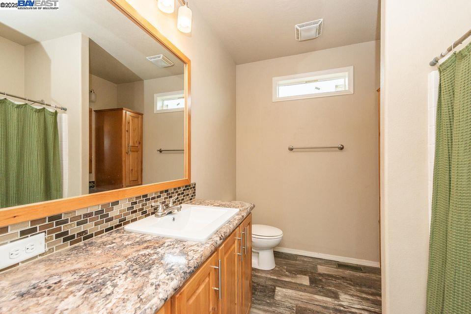 Detail Gallery Image 33 of 59 For 21679 Squaw Grass Trail, Redding,  CA 96003 - 3 Beds | 2 Baths