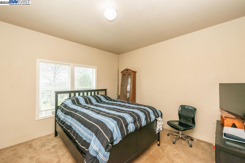 Detail Gallery Image 34 of 59 For 21679 Squaw Grass Trail, Redding,  CA 96003 - 3 Beds | 2 Baths