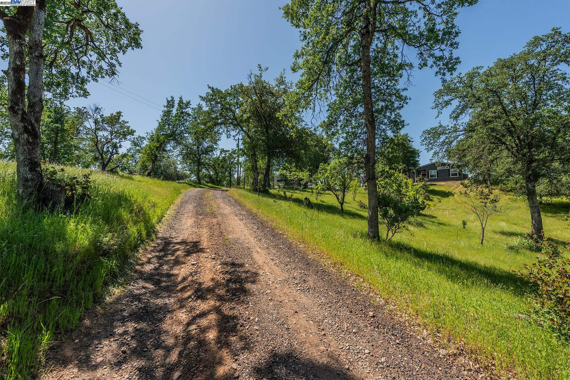 Detail Gallery Image 42 of 59 For 21679 Squaw Grass Trail, Redding,  CA 96003 - 3 Beds | 2 Baths