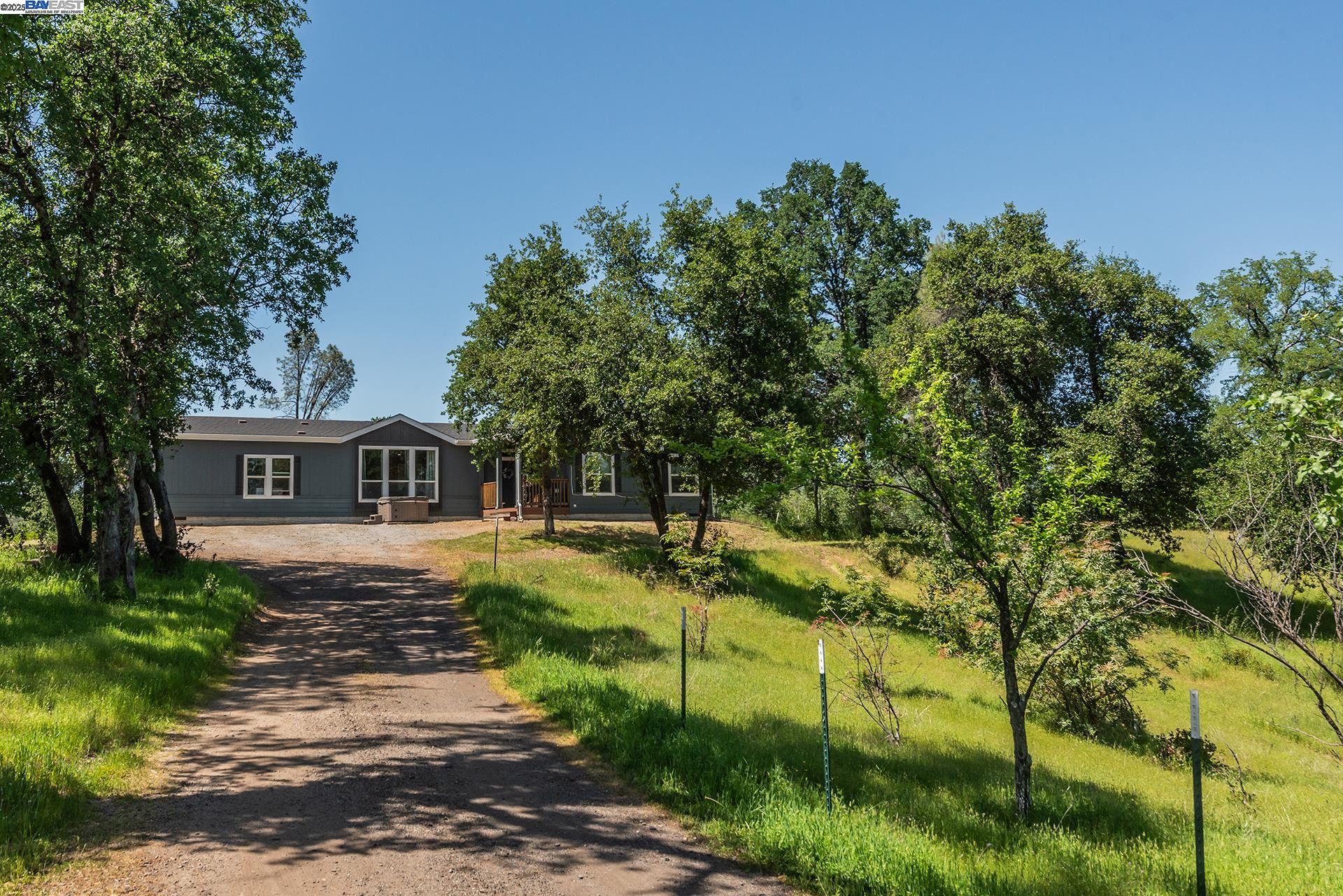 Detail Gallery Image 45 of 59 For 21679 Squaw Grass Trail, Redding,  CA 96003 - 3 Beds | 2 Baths