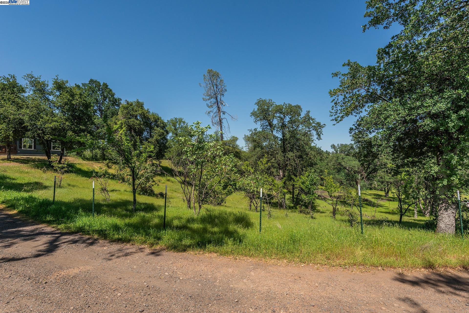 Detail Gallery Image 46 of 59 For 21679 Squaw Grass Trail, Redding,  CA 96003 - 3 Beds | 2 Baths