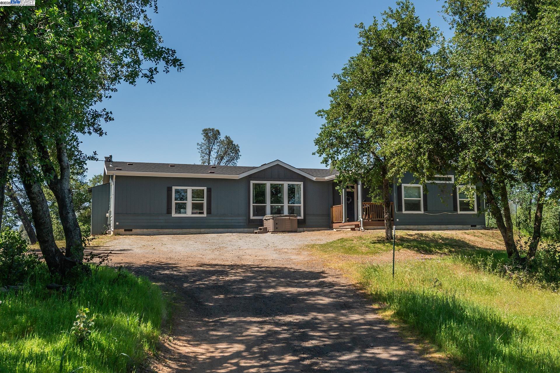 Detail Gallery Image 47 of 59 For 21679 Squaw Grass Trail, Redding,  CA 96003 - 3 Beds | 2 Baths
