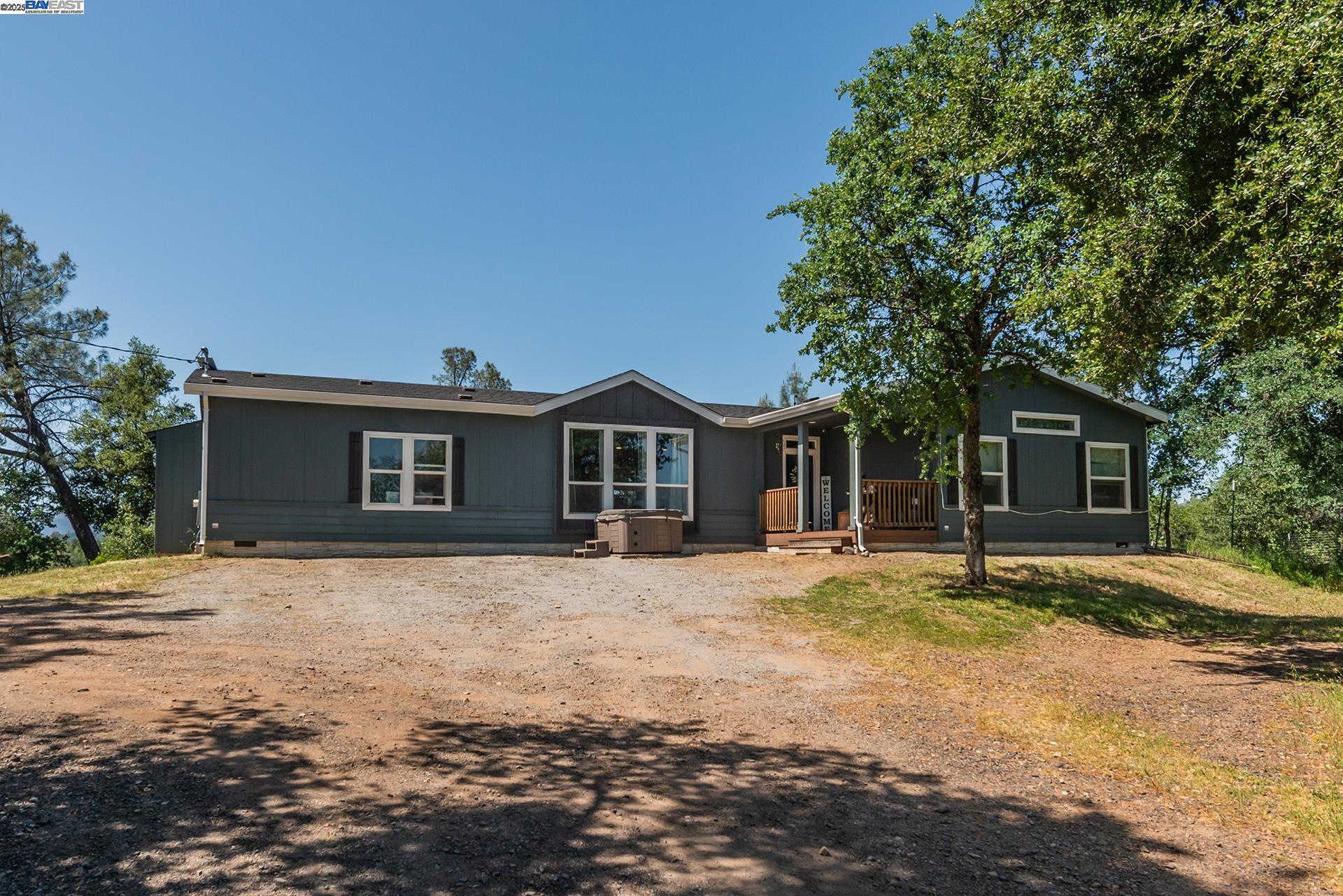 Detail Gallery Image 48 of 59 For 21679 Squaw Grass Trail, Redding,  CA 96003 - 3 Beds | 2 Baths