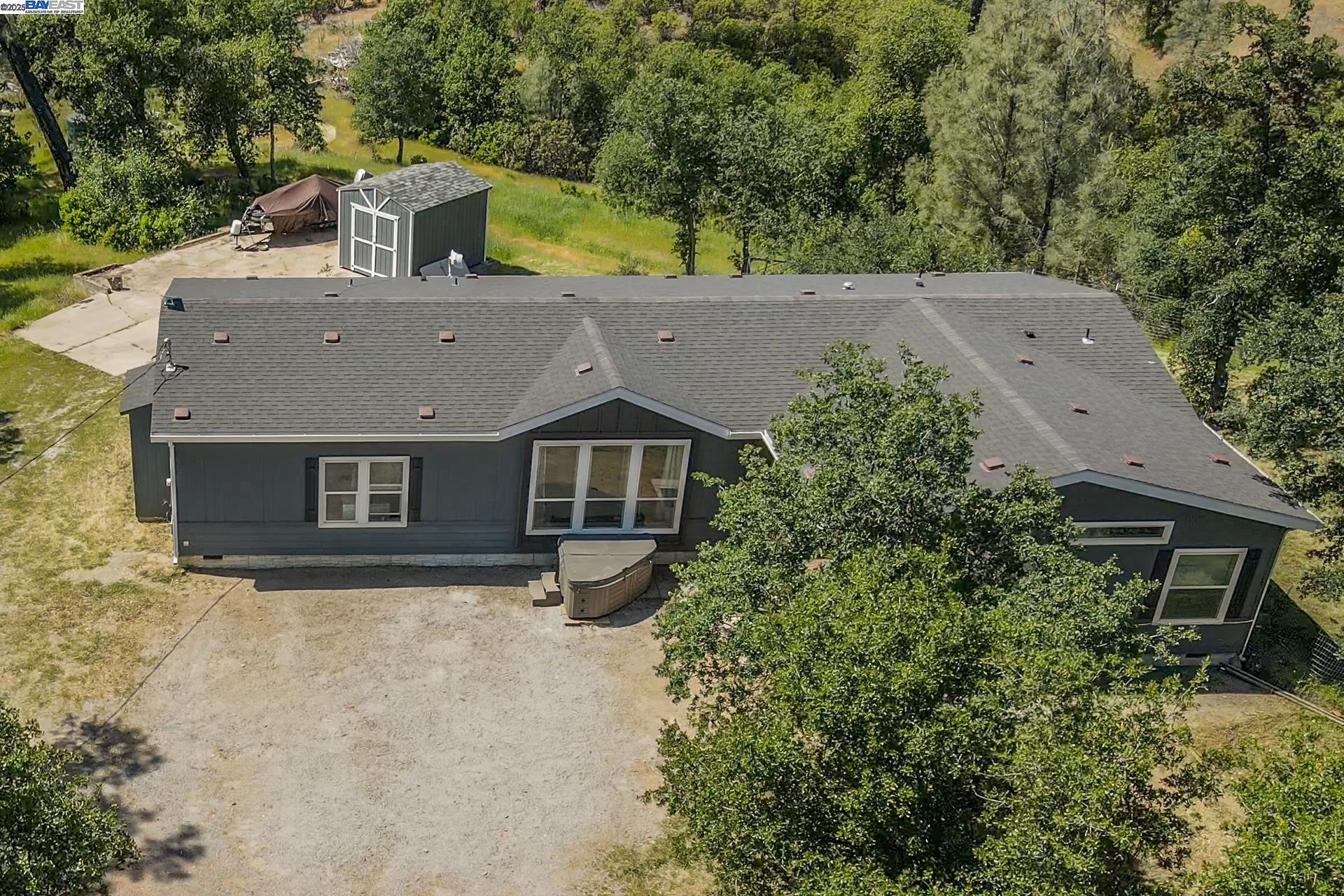 Detail Gallery Image 6 of 59 For 21679 Squaw Grass Trail, Redding,  CA 96003 - 3 Beds | 2 Baths