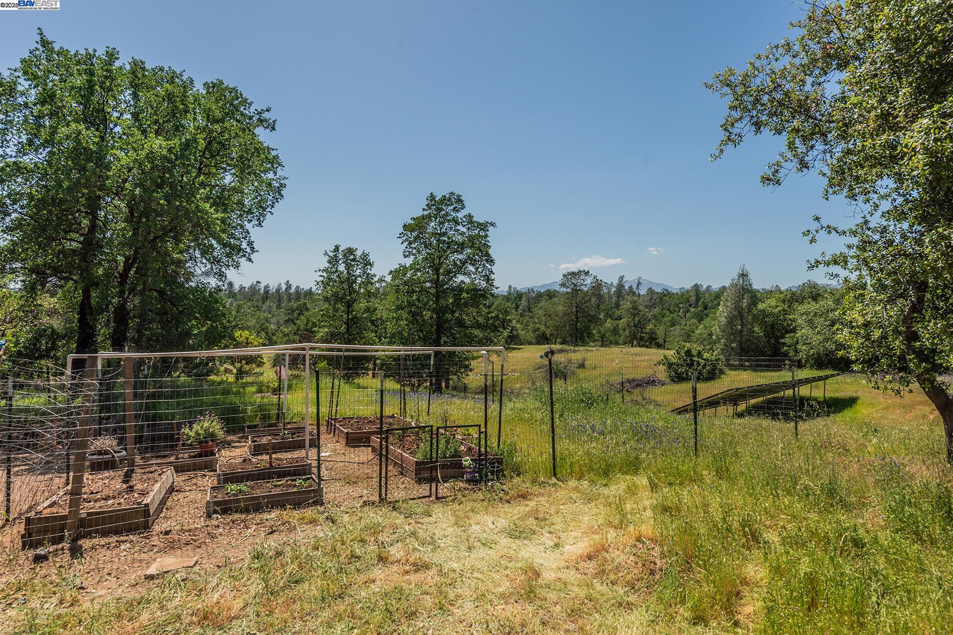 Detail Gallery Image 54 of 59 For 21679 Squaw Grass Trail, Redding,  CA 96003 - 3 Beds | 2 Baths