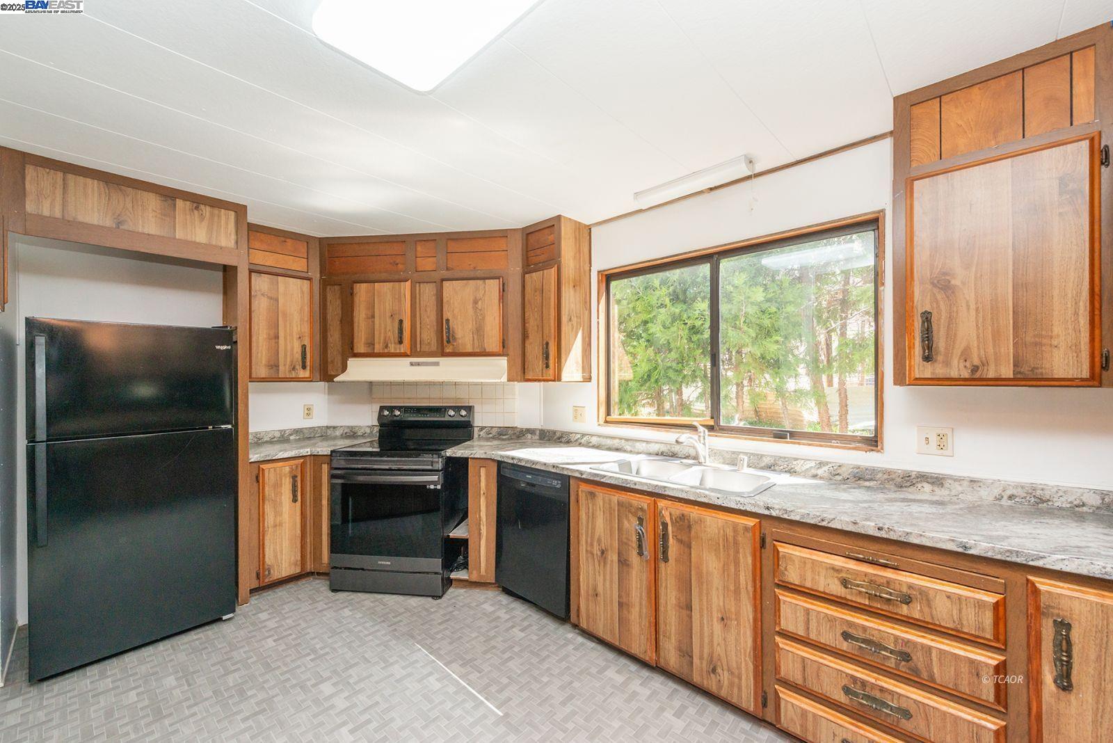 Detail Gallery Image 20 of 41 For 590 Brooks Ln, Weaverville,  CA 96093 - 3 Beds | 2 Baths