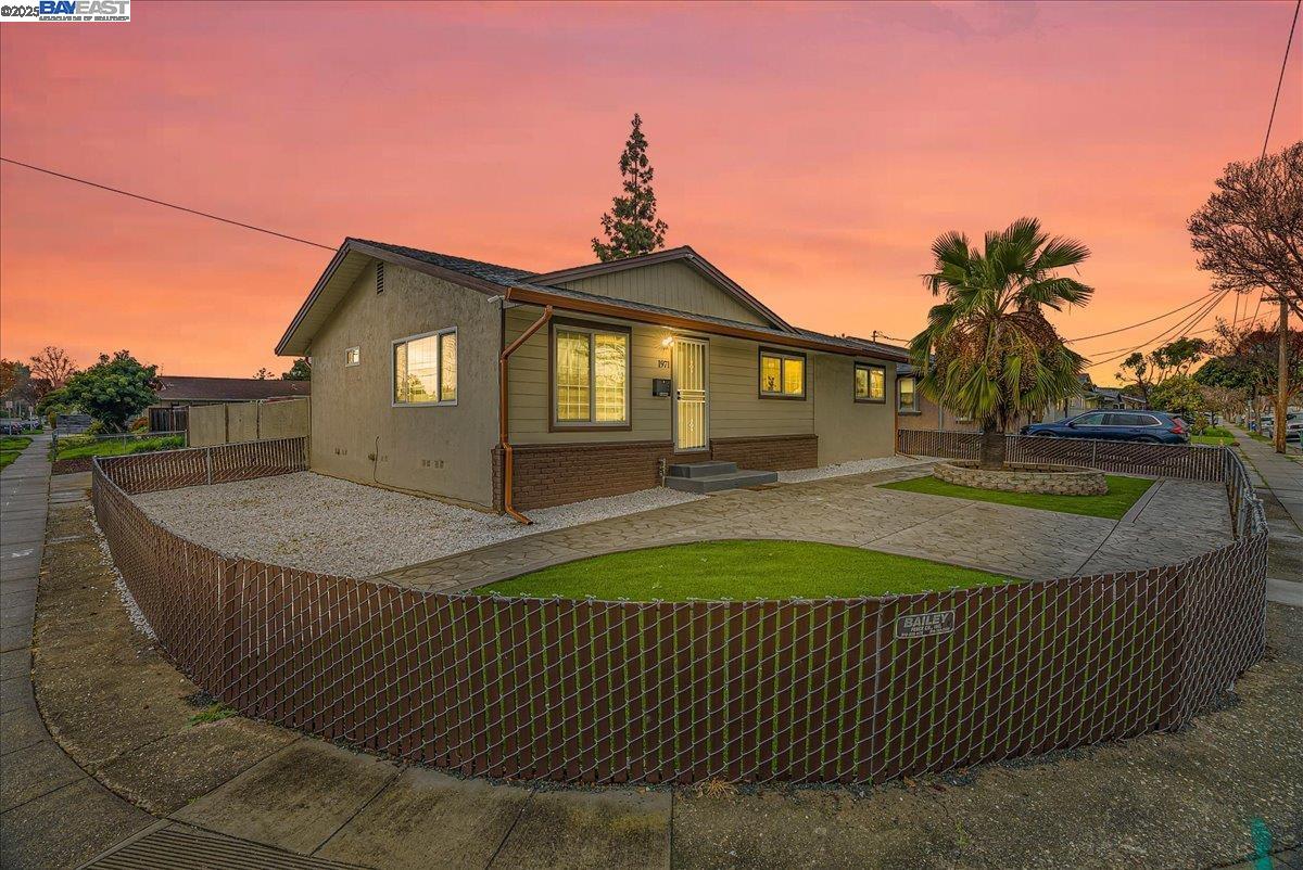 Detail Gallery Image 2 of 55 For 1971 H St, Union City,  CA 94587 - 4 Beds | 2 Baths