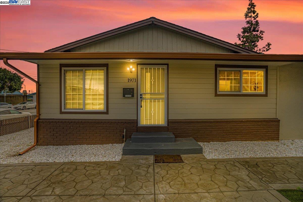 Detail Gallery Image 3 of 55 For 1971 H St, Union City,  CA 94587 - 4 Beds | 2 Baths