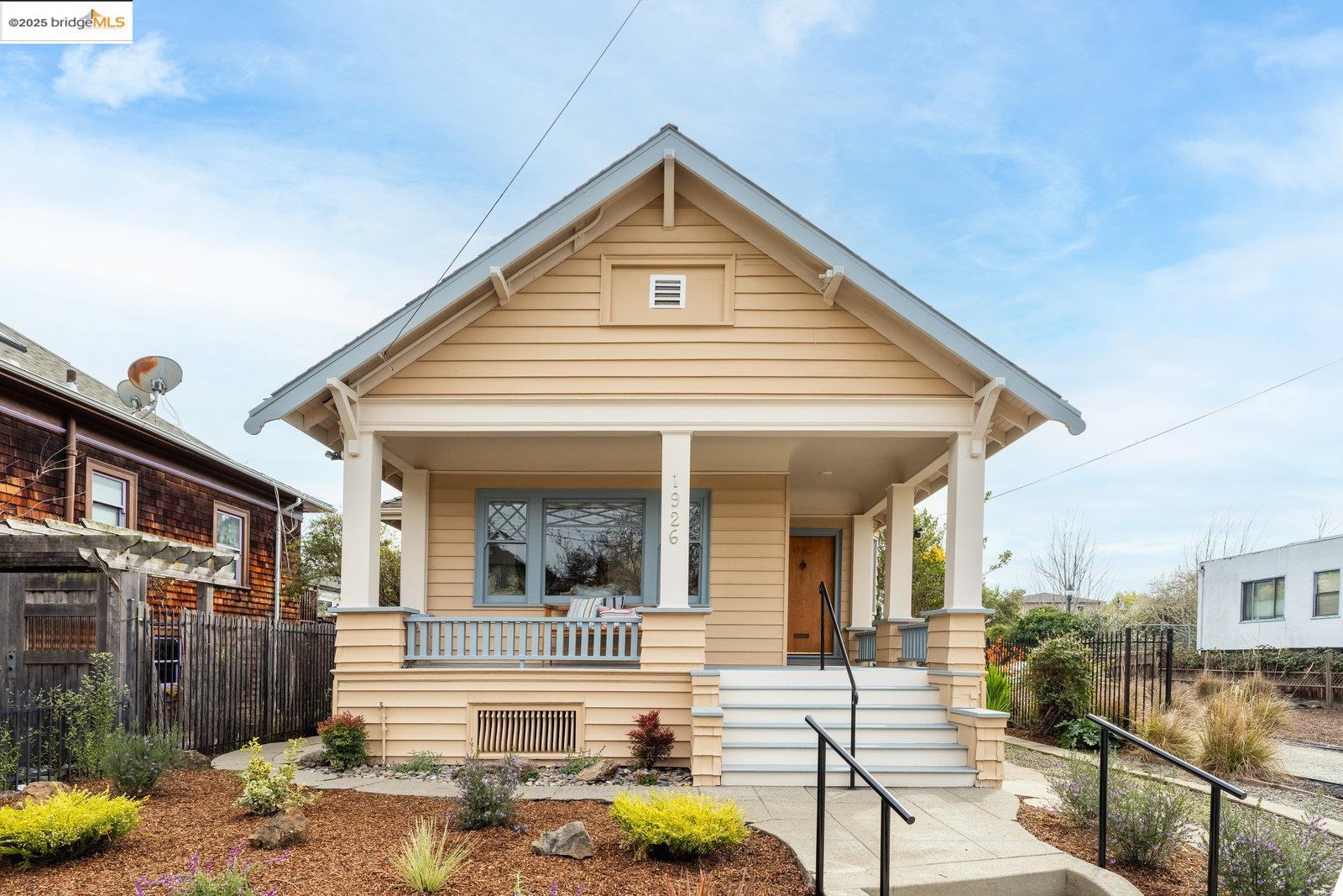 Detail Gallery Image 1 of 1 For 1926 Fairview St, Berkeley,  CA 94703 - 3 Beds | 2 Baths