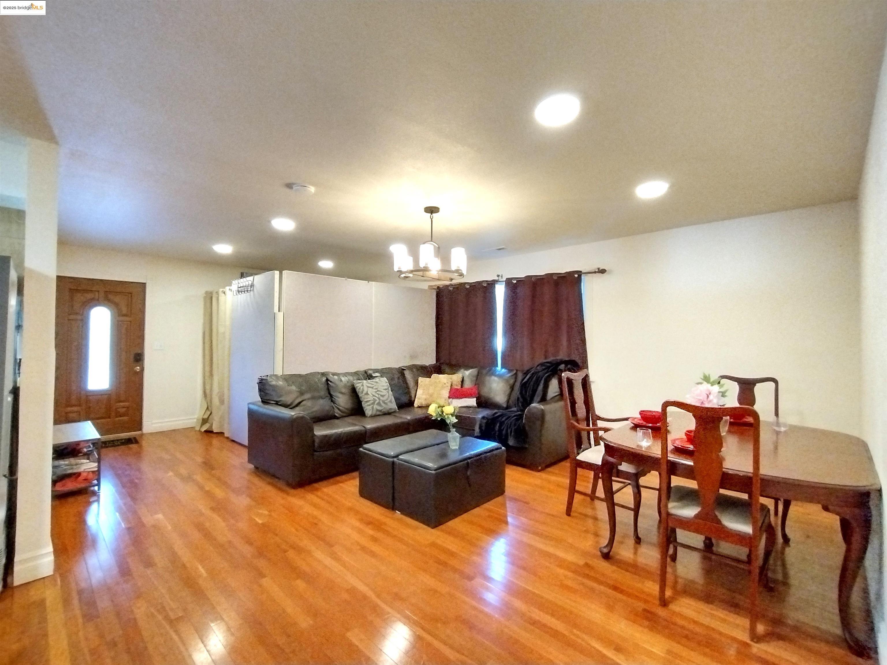 Detail Gallery Image 11 of 39 For 864 San Francisco Ave, South Lake Tahoe,  CA 96150 - 3 Beds | 3 Baths