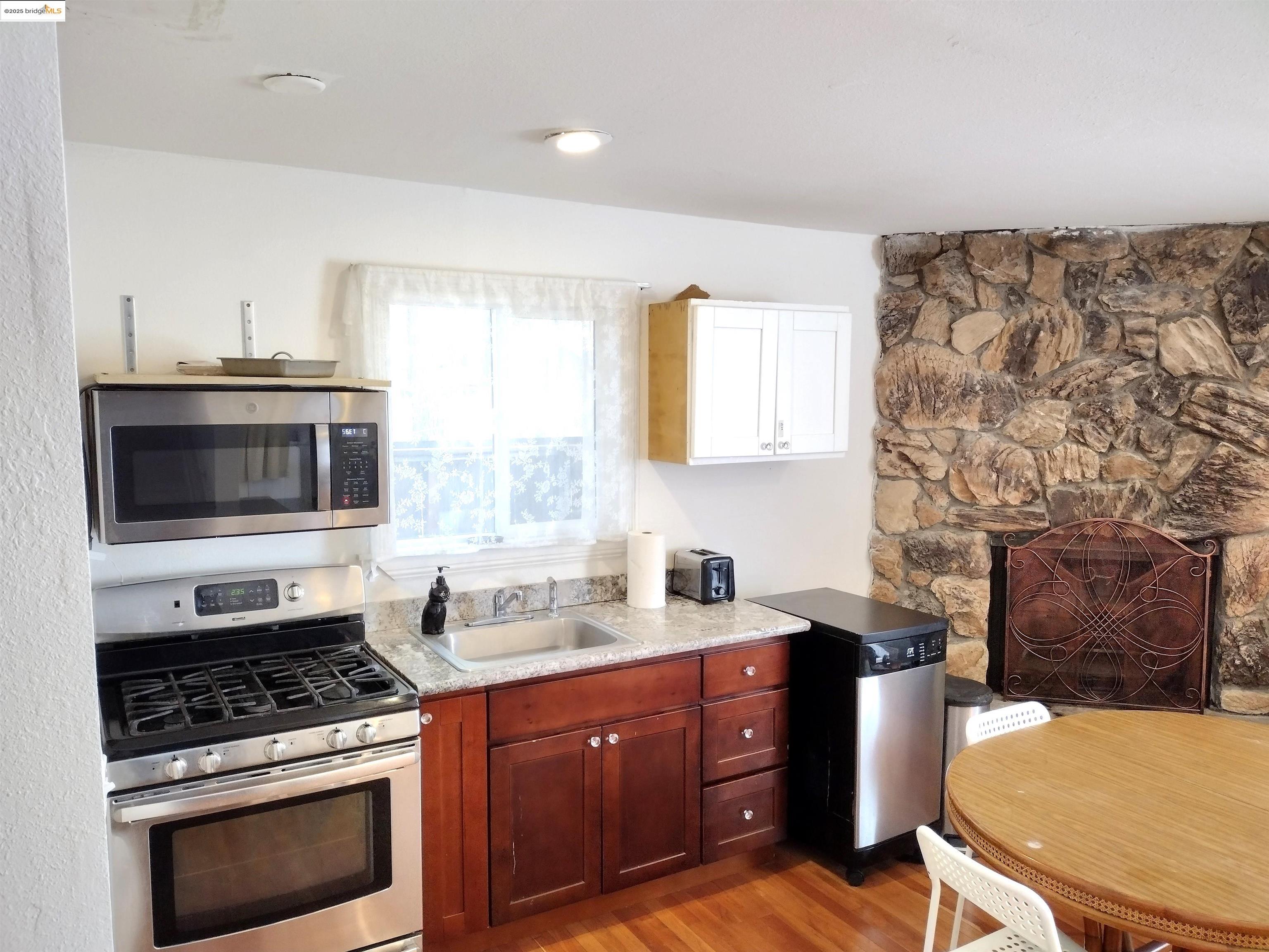 Detail Gallery Image 23 of 39 For 864 San Francisco Ave, South Lake Tahoe,  CA 96150 - 3 Beds | 3 Baths