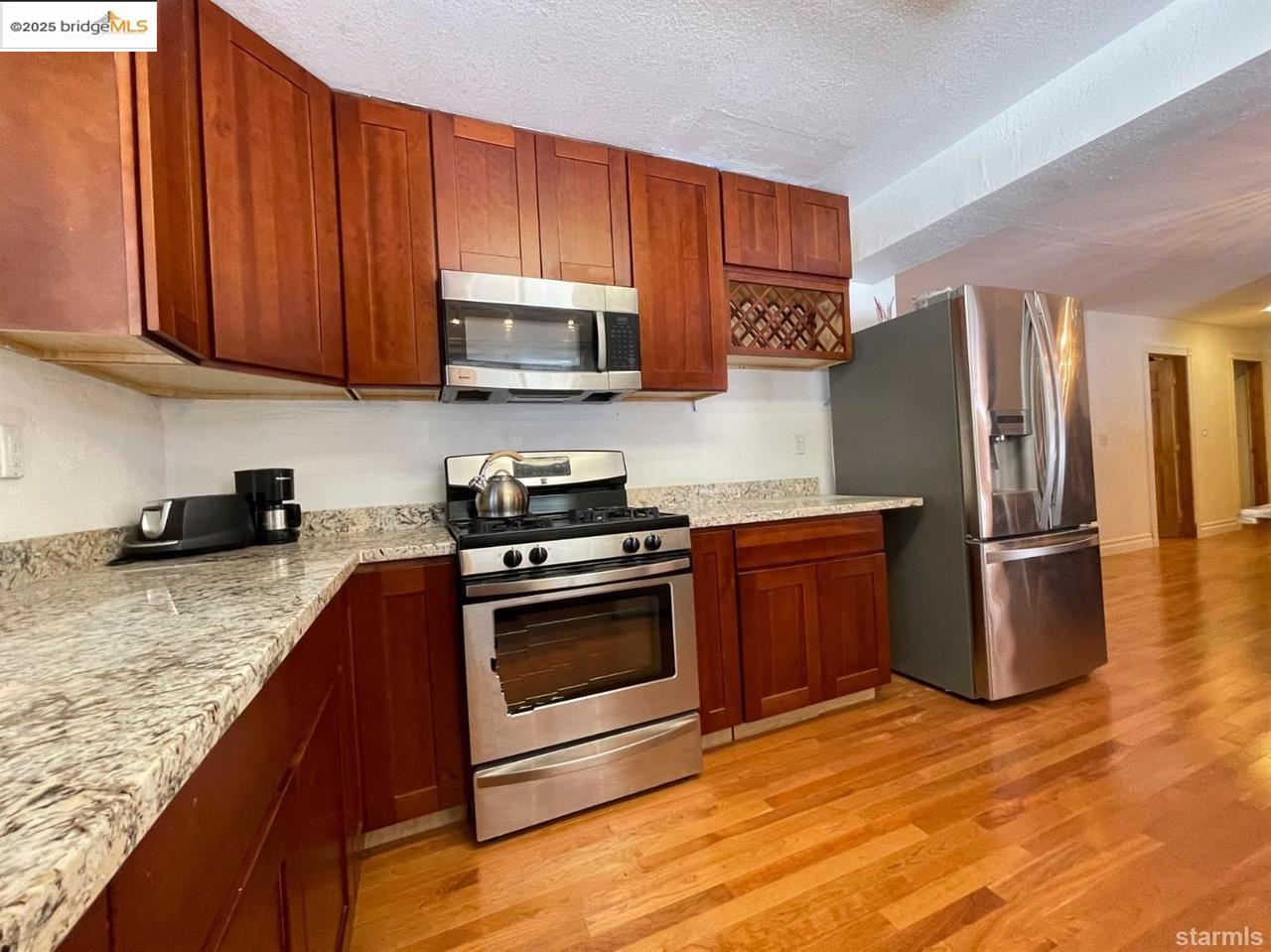 Detail Gallery Image 5 of 39 For 864 San Francisco Ave, South Lake Tahoe,  CA 96150 - 3 Beds | 3 Baths