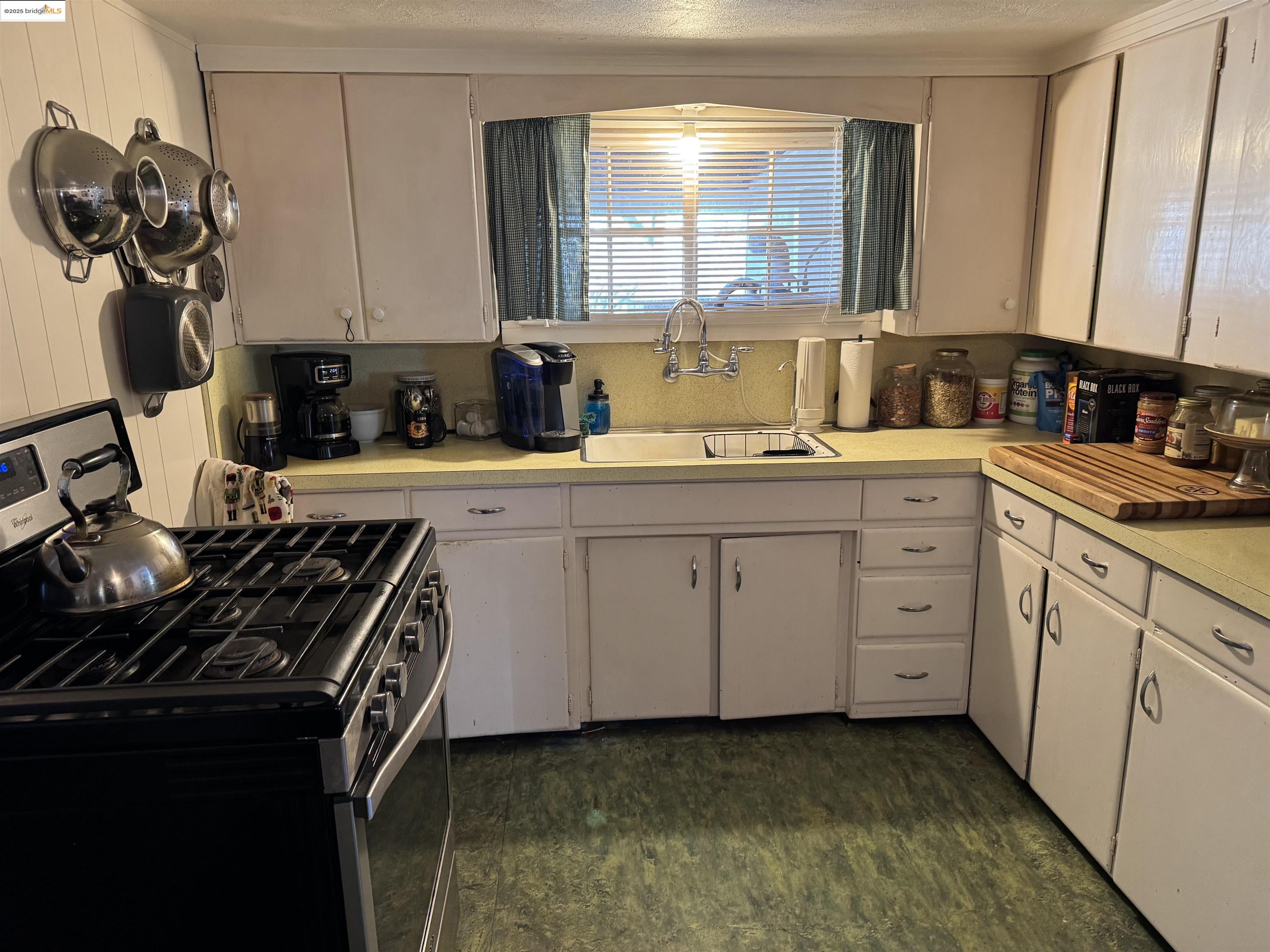 Detail Gallery Image 9 of 37 For 17096 S Mono Vista Road, Soulsbyville,  CA 95372 - 2 Beds | 1/1 Baths