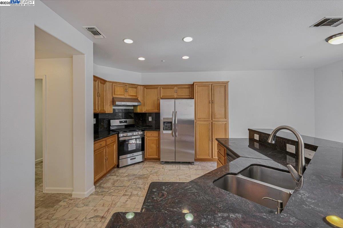 Detail Gallery Image 11 of 33 For 9 Kevin Lane, American Canyon,  CA 94503 - 4 Beds | 2/1 Baths