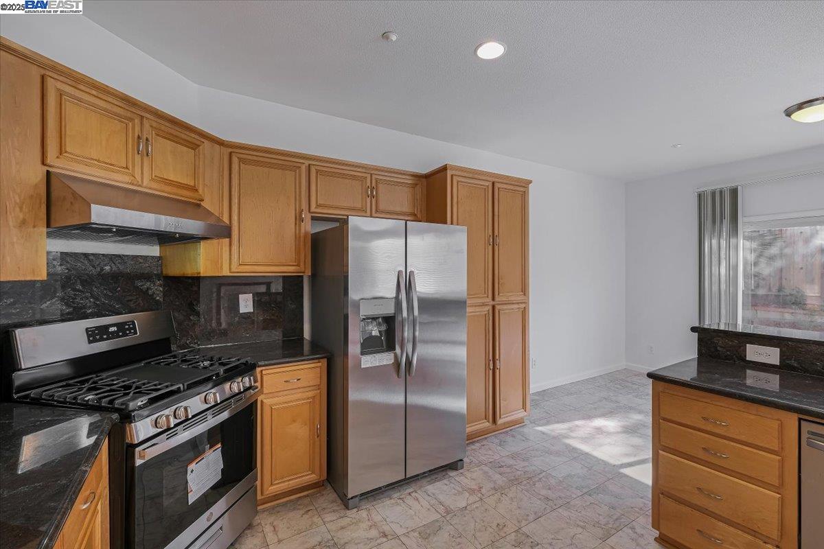 Detail Gallery Image 12 of 33 For 9 Kevin Lane, American Canyon,  CA 94503 - 4 Beds | 2/1 Baths