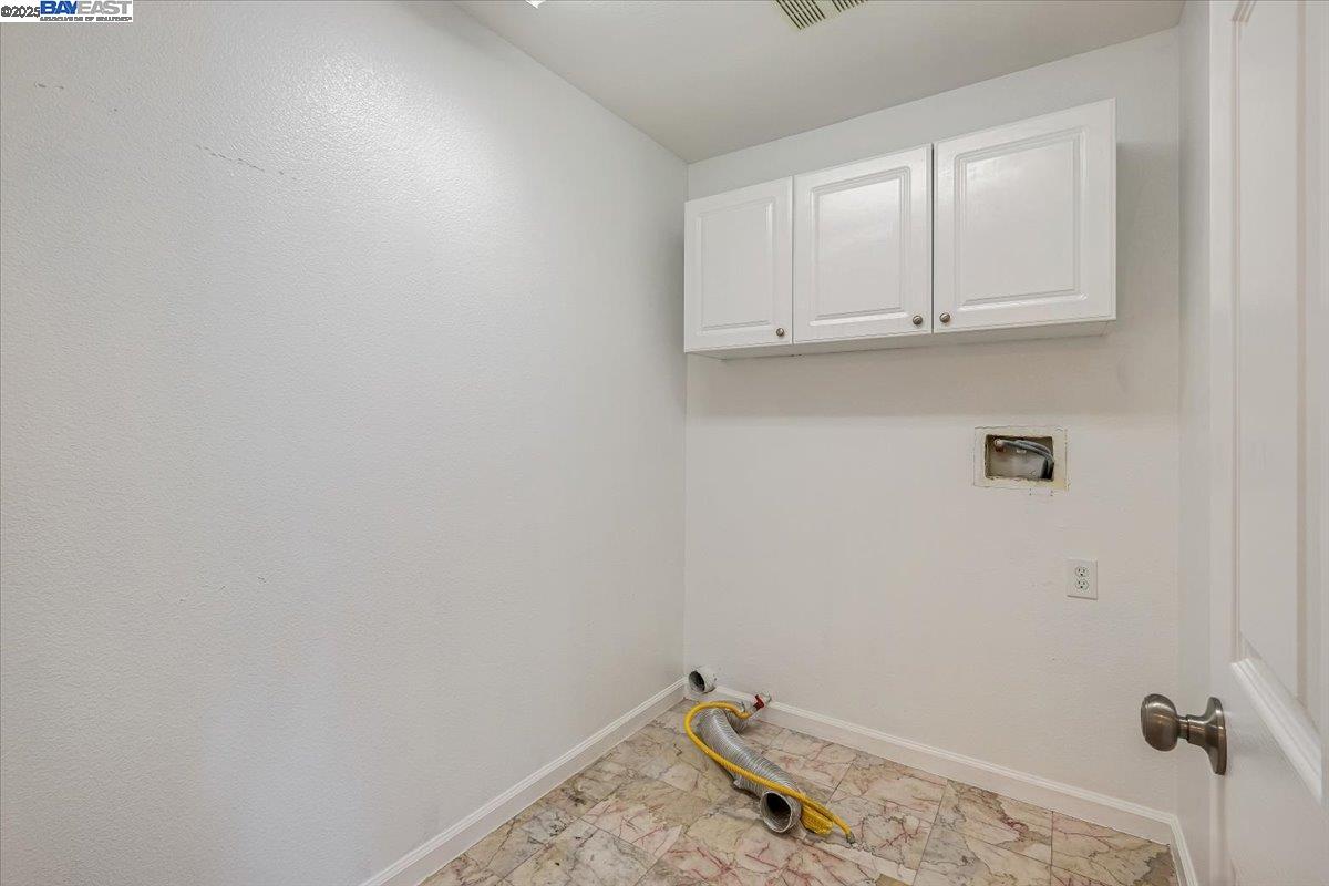 Detail Gallery Image 13 of 33 For 9 Kevin Lane, American Canyon,  CA 94503 - 4 Beds | 2/1 Baths