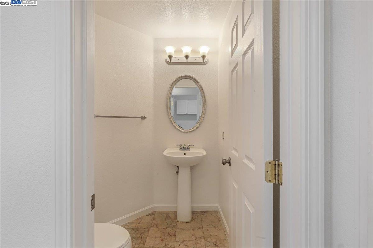 Detail Gallery Image 14 of 33 For 9 Kevin Lane, American Canyon,  CA 94503 - 4 Beds | 2/1 Baths