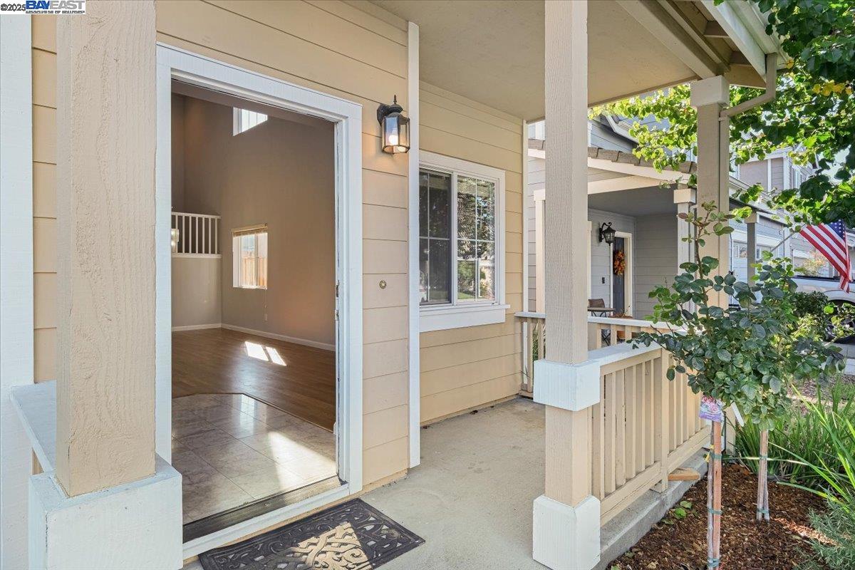 Detail Gallery Image 3 of 33 For 9 Kevin Lane, American Canyon,  CA 94503 - 4 Beds | 2/1 Baths