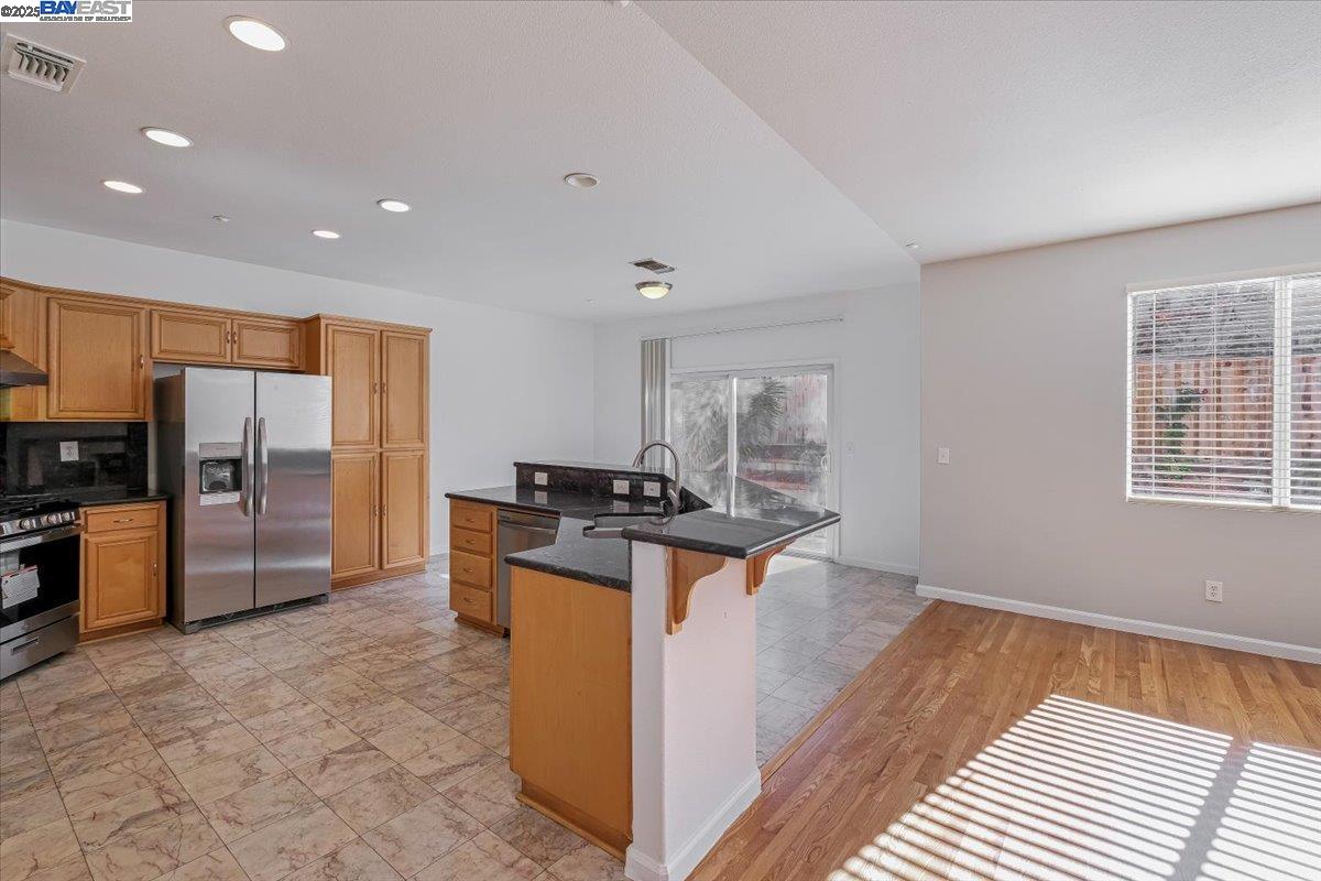 Detail Gallery Image 7 of 33 For 9 Kevin Lane, American Canyon,  CA 94503 - 4 Beds | 2/1 Baths