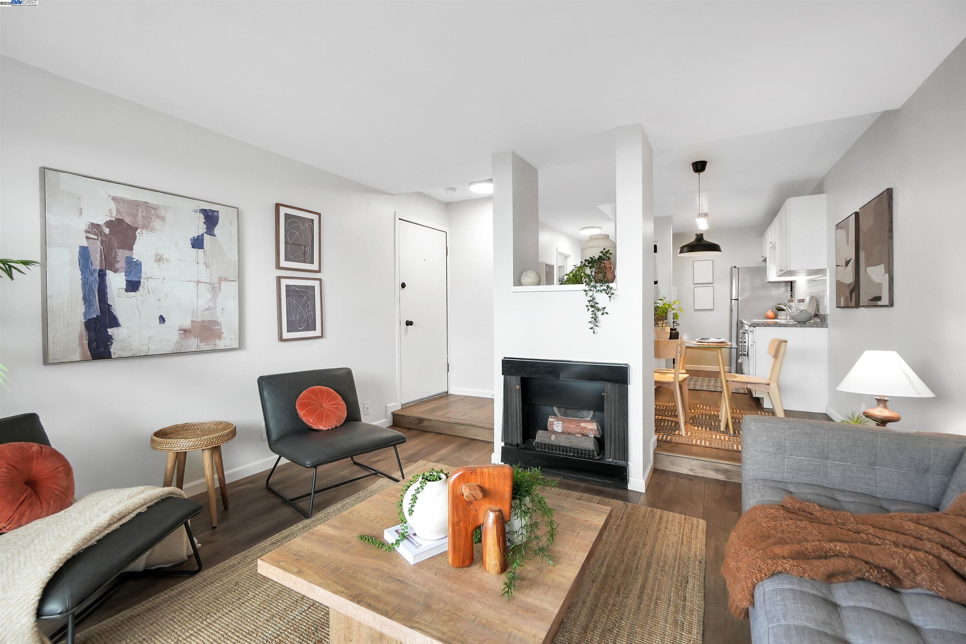 More Details about MLS # 41088544 : 2562 WALNUT BLVD # 85