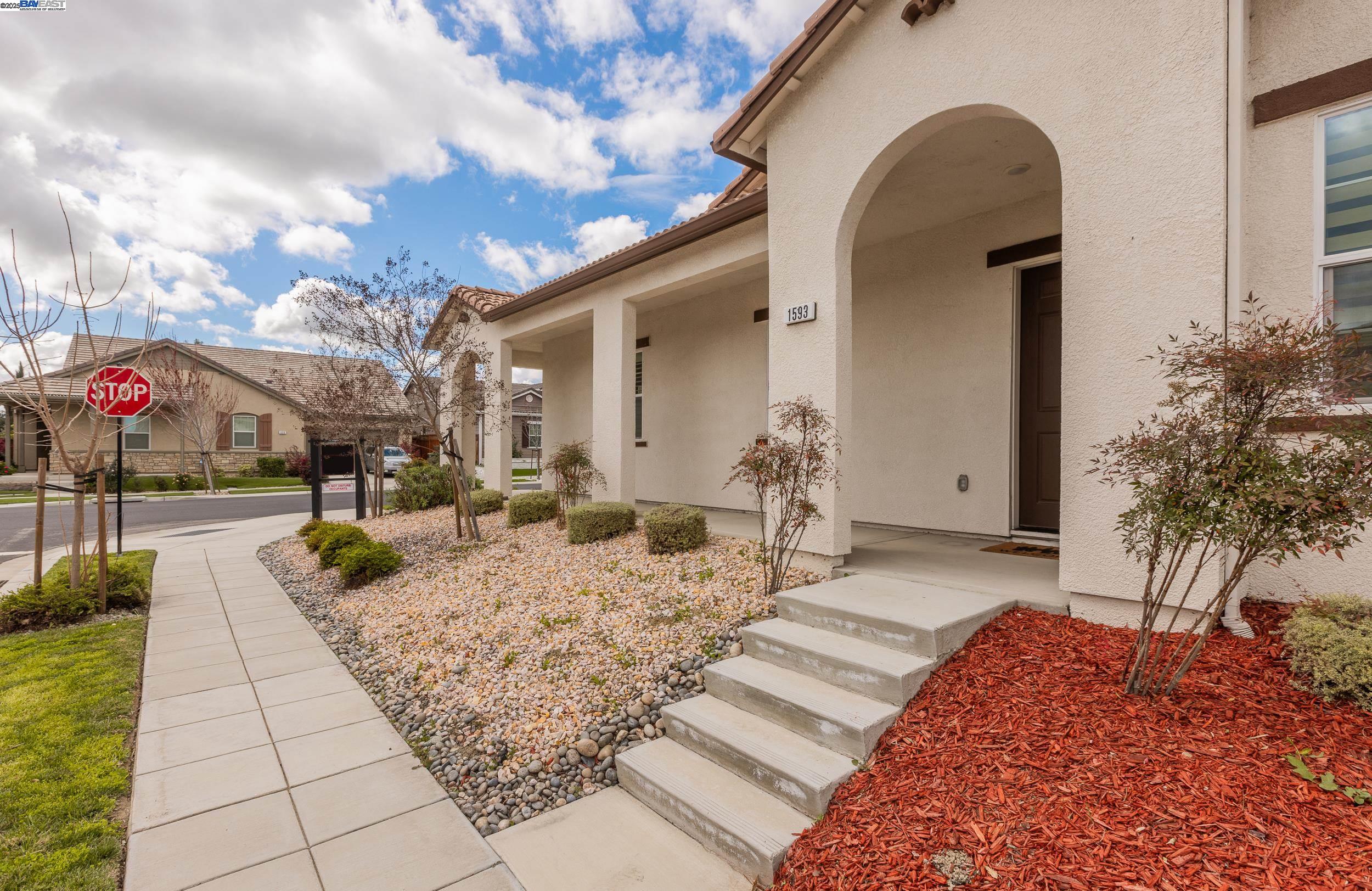 Detail Gallery Image 4 of 37 For 1593 S Sherman St, Mountain House,  CA 95391 - 3 Beds | 2/1 Baths