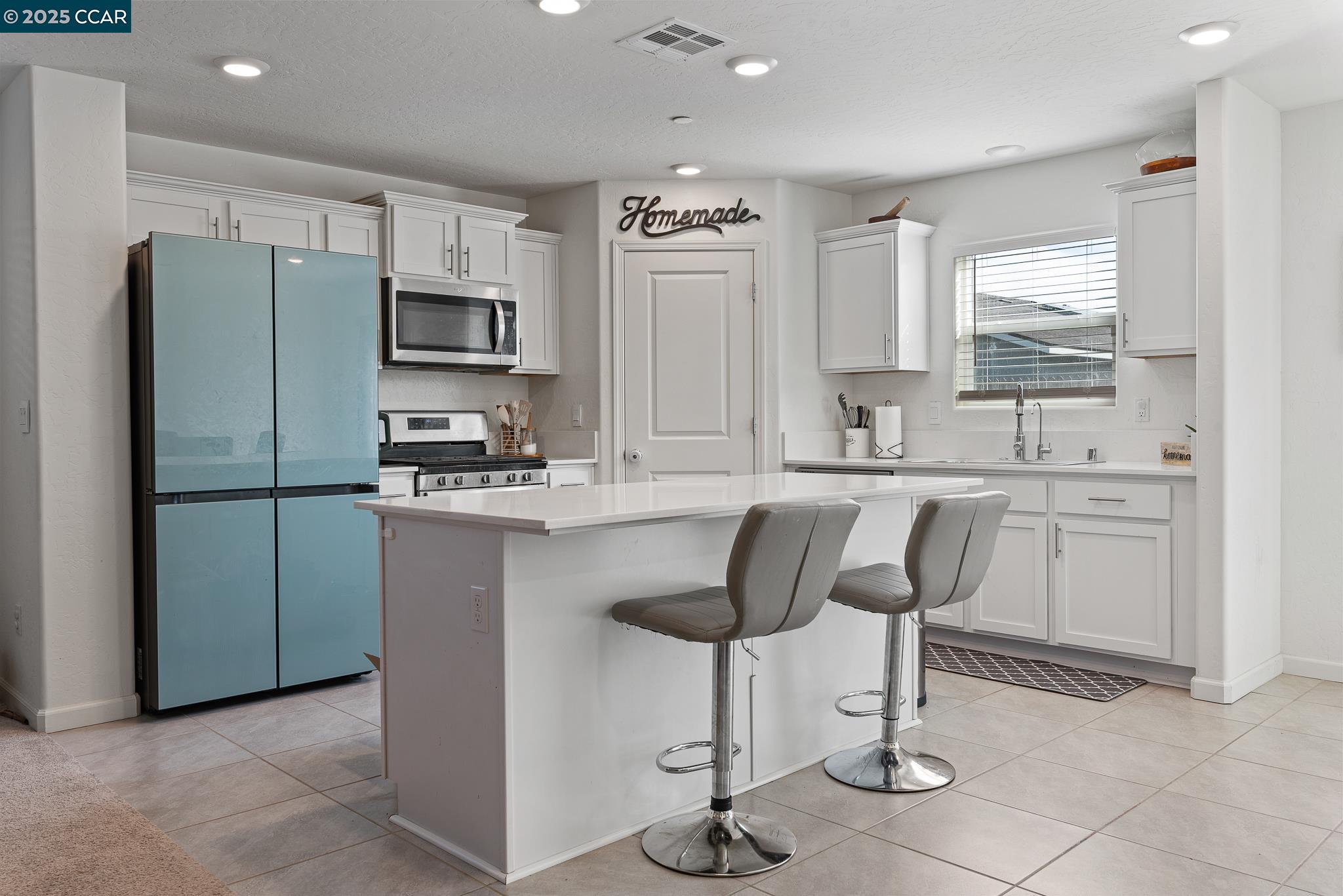 Detail Gallery Image 8 of 23 For 276 Grand Canyon Ct, Merced,  CA 95341 - 4 Beds | 3 Baths