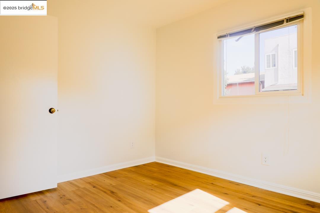1175 12th St, Oakland, California 94607, 3 Bedrooms Bedrooms, 6 Rooms Rooms,2 BathroomsBathrooms,Residential Lease,For Rent,1175 12th St,41088559