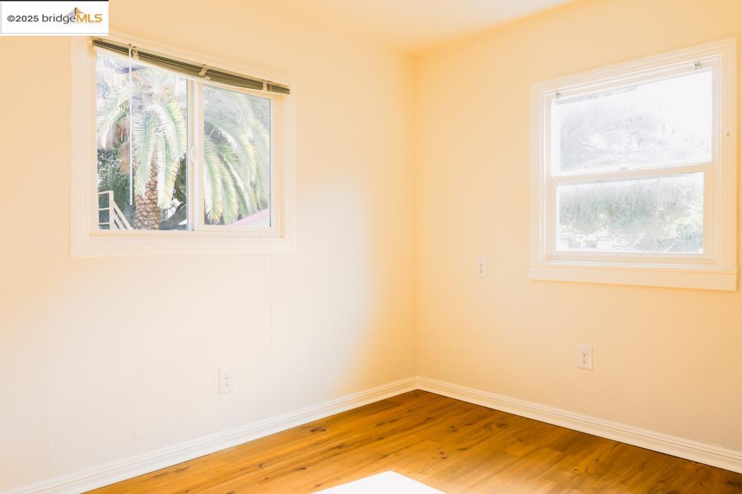 1175 12th St, Oakland, California 94607, 3 Bedrooms Bedrooms, 6 Rooms Rooms,2 BathroomsBathrooms,Residential Lease,For Rent,1175 12th St,41088559