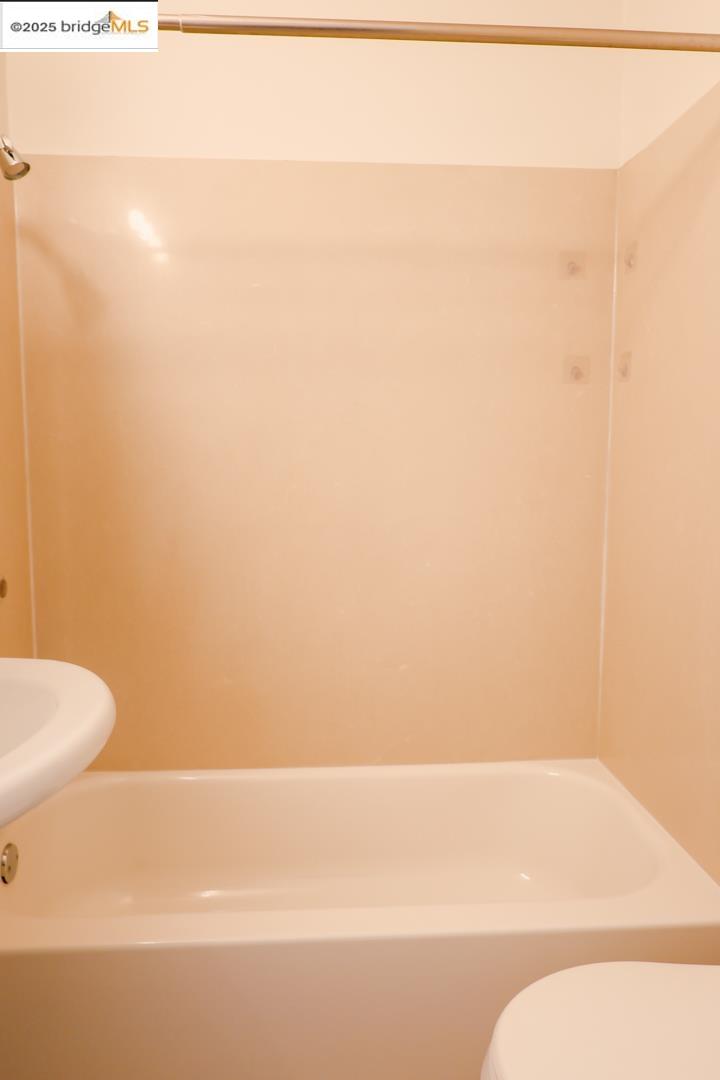 1175 12th St, Oakland, California 94607, 3 Bedrooms Bedrooms, 6 Rooms Rooms,2 BathroomsBathrooms,Residential Lease,For Rent,1175 12th St,41088559