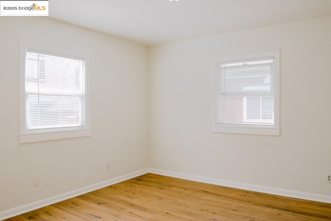 1175 12th St, Oakland, California 94607, 3 Bedrooms Bedrooms, 6 Rooms Rooms,2 BathroomsBathrooms,Residential Lease,For Rent,1175 12th St,41088559