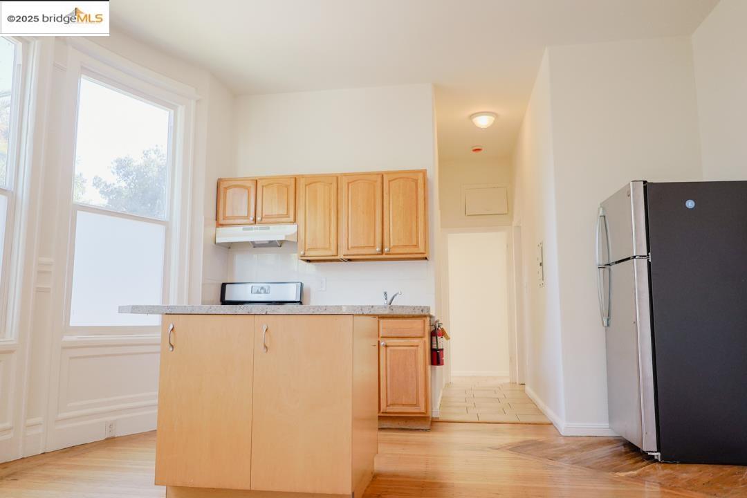1175 12th St, Oakland, California 94607, 3 Bedrooms Bedrooms, 6 Rooms Rooms,2 BathroomsBathrooms,Residential Lease,For Rent,1175 12th St,41088559