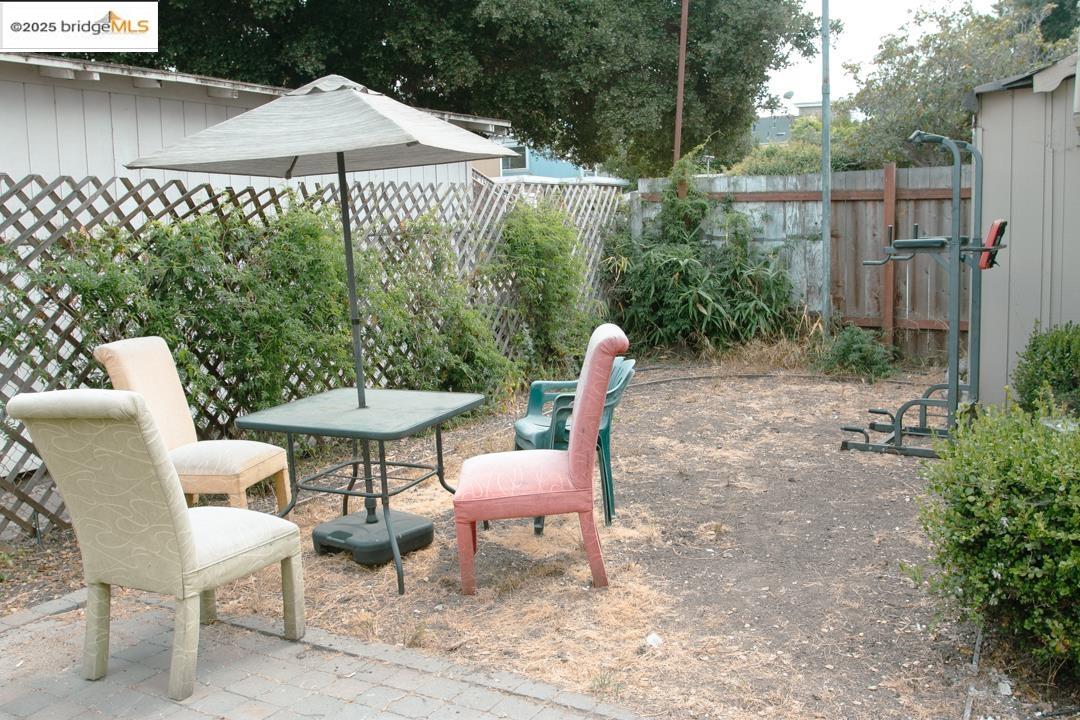 1175 12th St, Oakland, California 94607, 3 Bedrooms Bedrooms, 6 Rooms Rooms,2 BathroomsBathrooms,Residential Lease,For Rent,1175 12th St,41088559