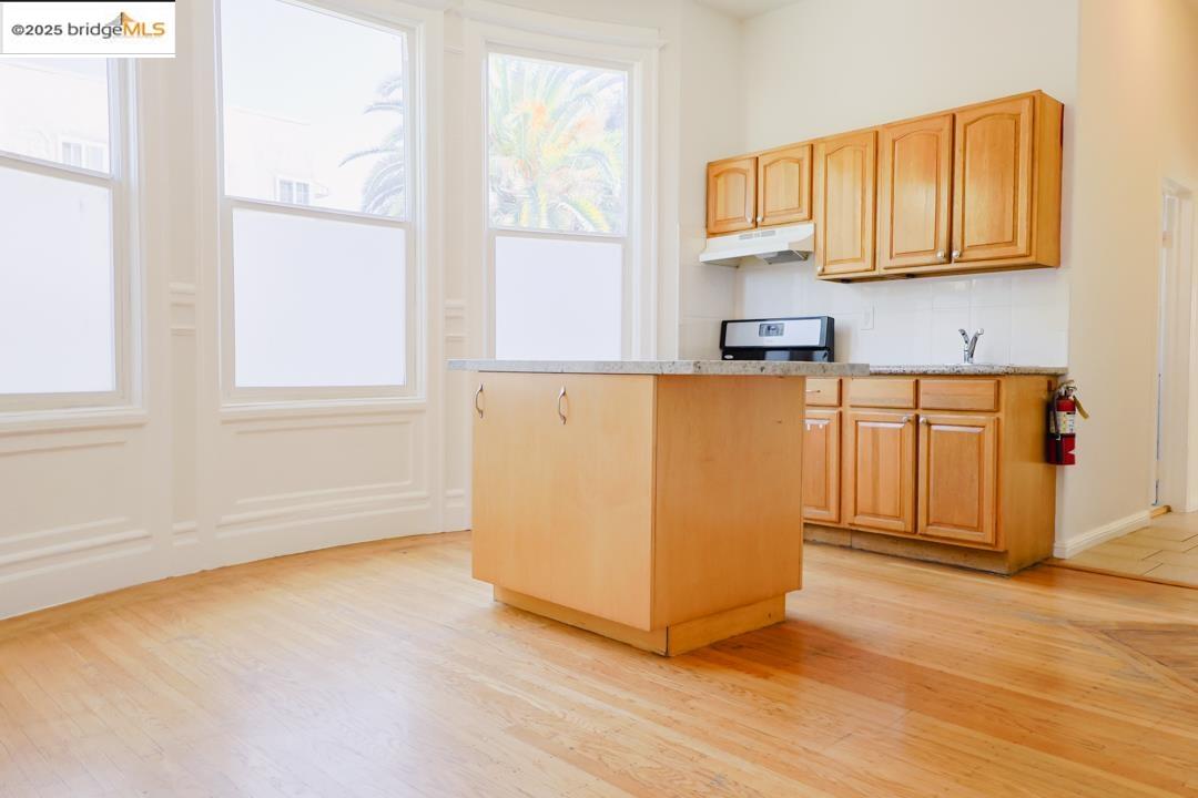 1175 12th St, Oakland, California 94607, 3 Bedrooms Bedrooms, 6 Rooms Rooms,2 BathroomsBathrooms,Residential Lease,For Rent,1175 12th St,41088559