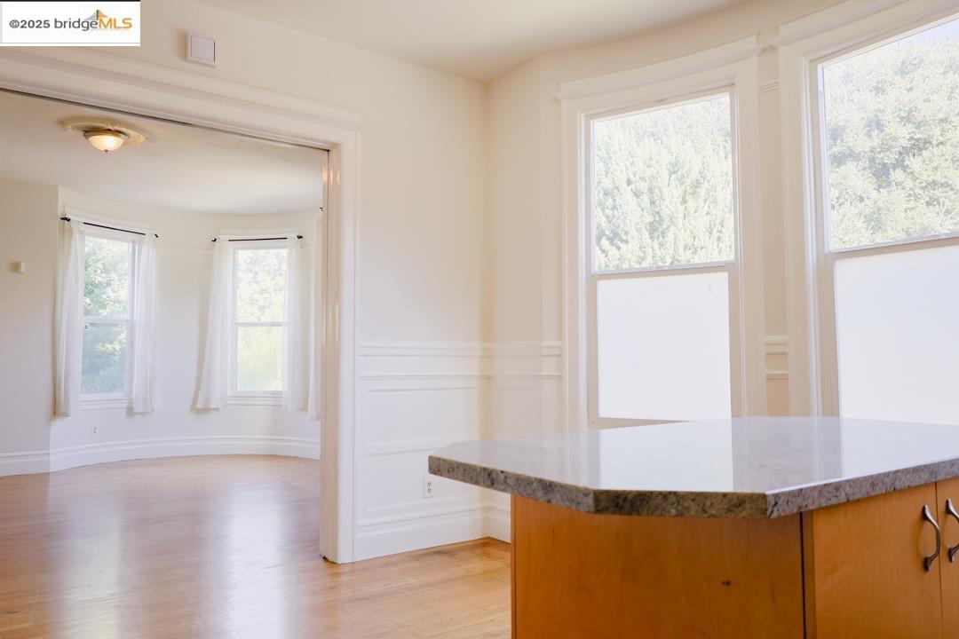 1175 12th St, Oakland, California 94607, 3 Bedrooms Bedrooms, 6 Rooms Rooms,2 BathroomsBathrooms,Residential Lease,For Rent,1175 12th St,41088559
