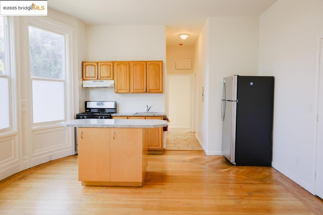 1175 12th St, Oakland, California 94607, 3 Bedrooms Bedrooms, 6 Rooms Rooms,2 BathroomsBathrooms,Residential Lease,For Rent,1175 12th St,41088559