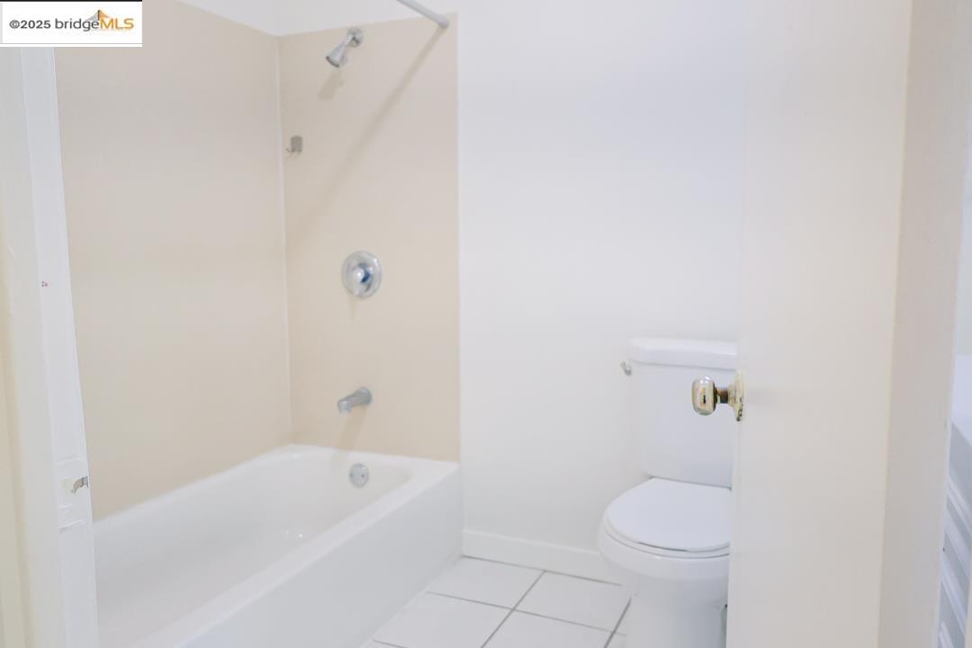 1175 12th St, Oakland, California 94607, 3 Bedrooms Bedrooms, 6 Rooms Rooms,2 BathroomsBathrooms,Residential Lease,For Rent,1175 12th St,41088559