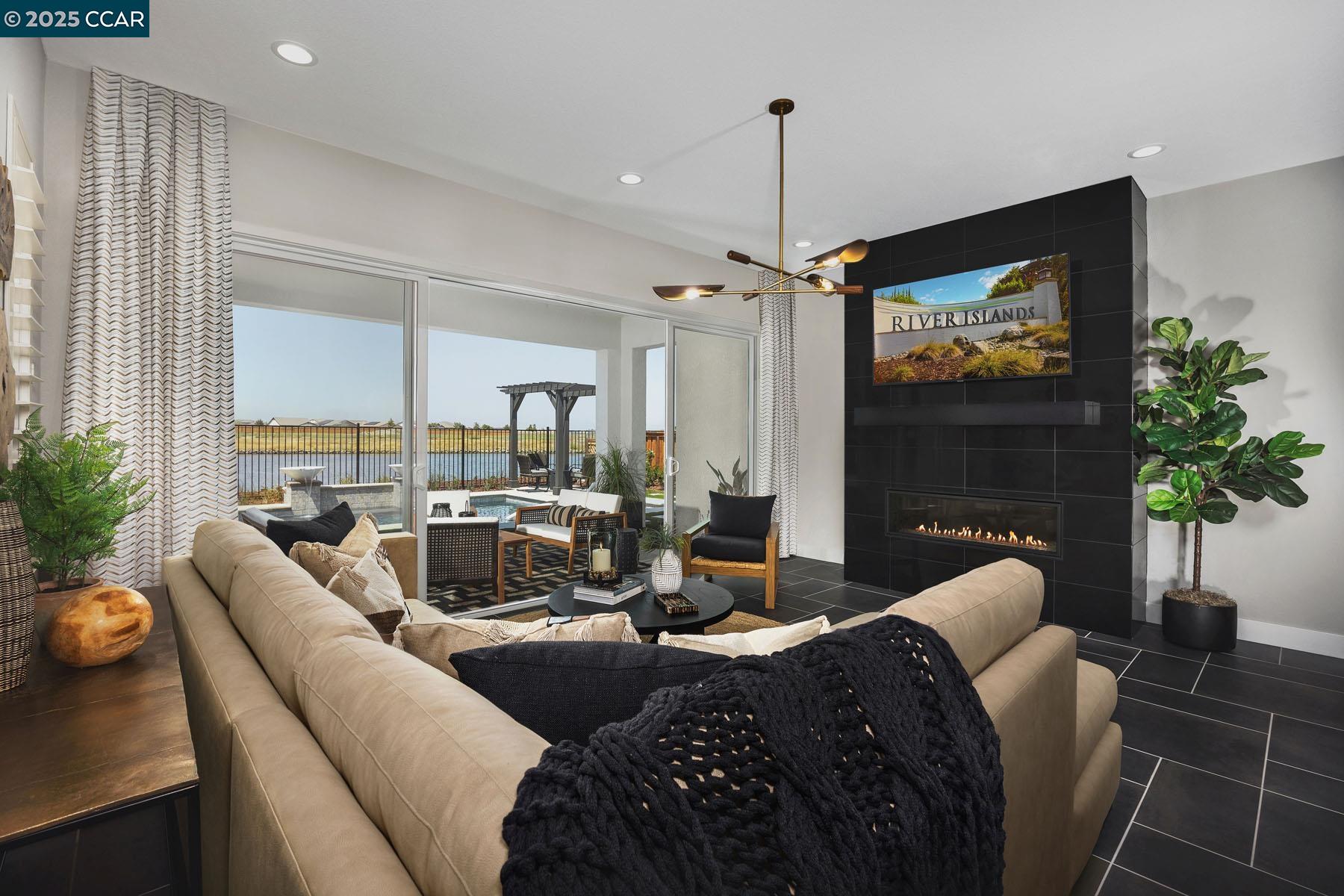 Detail Gallery Image 5 of 9 For 17573 Bushwick Lane, Lathrop,  CA 95330 - 4 Beds | 3 Baths