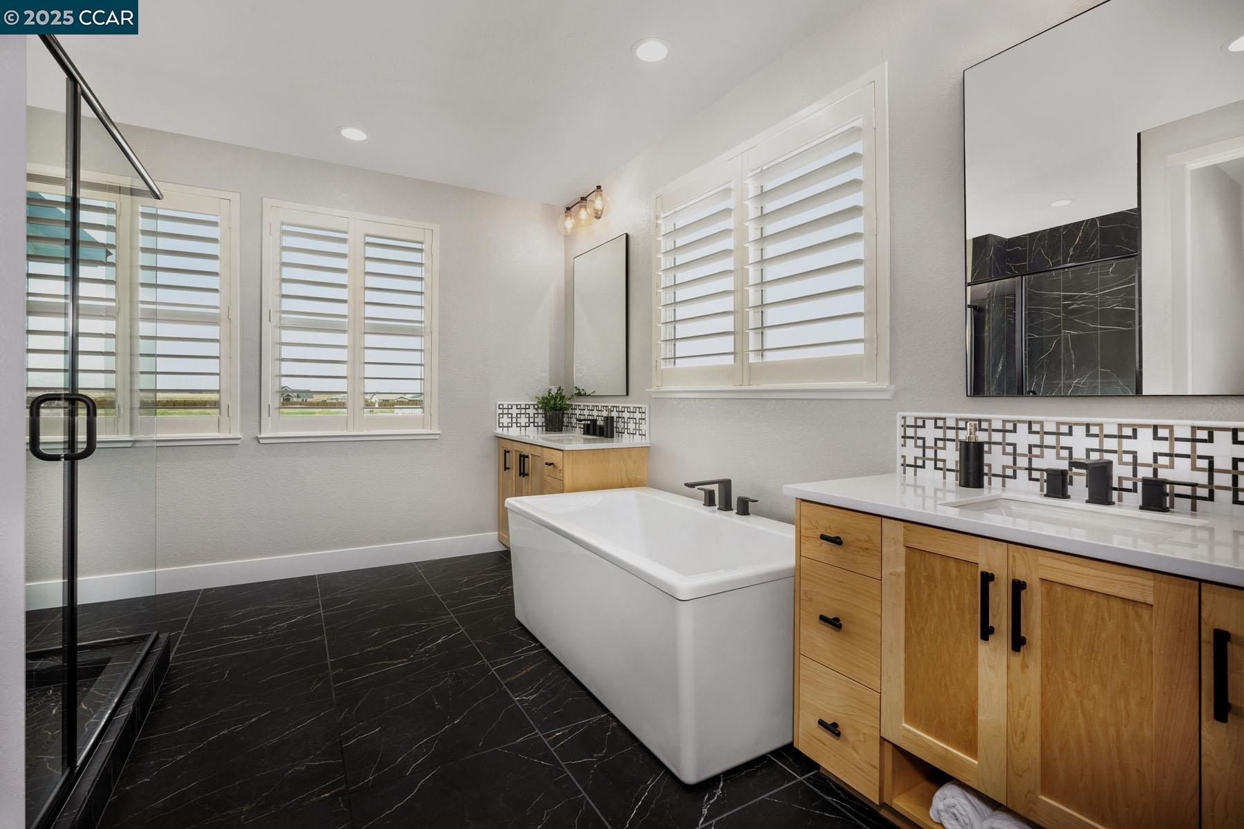 Detail Gallery Image 7 of 9 For 17573 Bushwick Lane, Lathrop,  CA 95330 - 4 Beds | 3 Baths