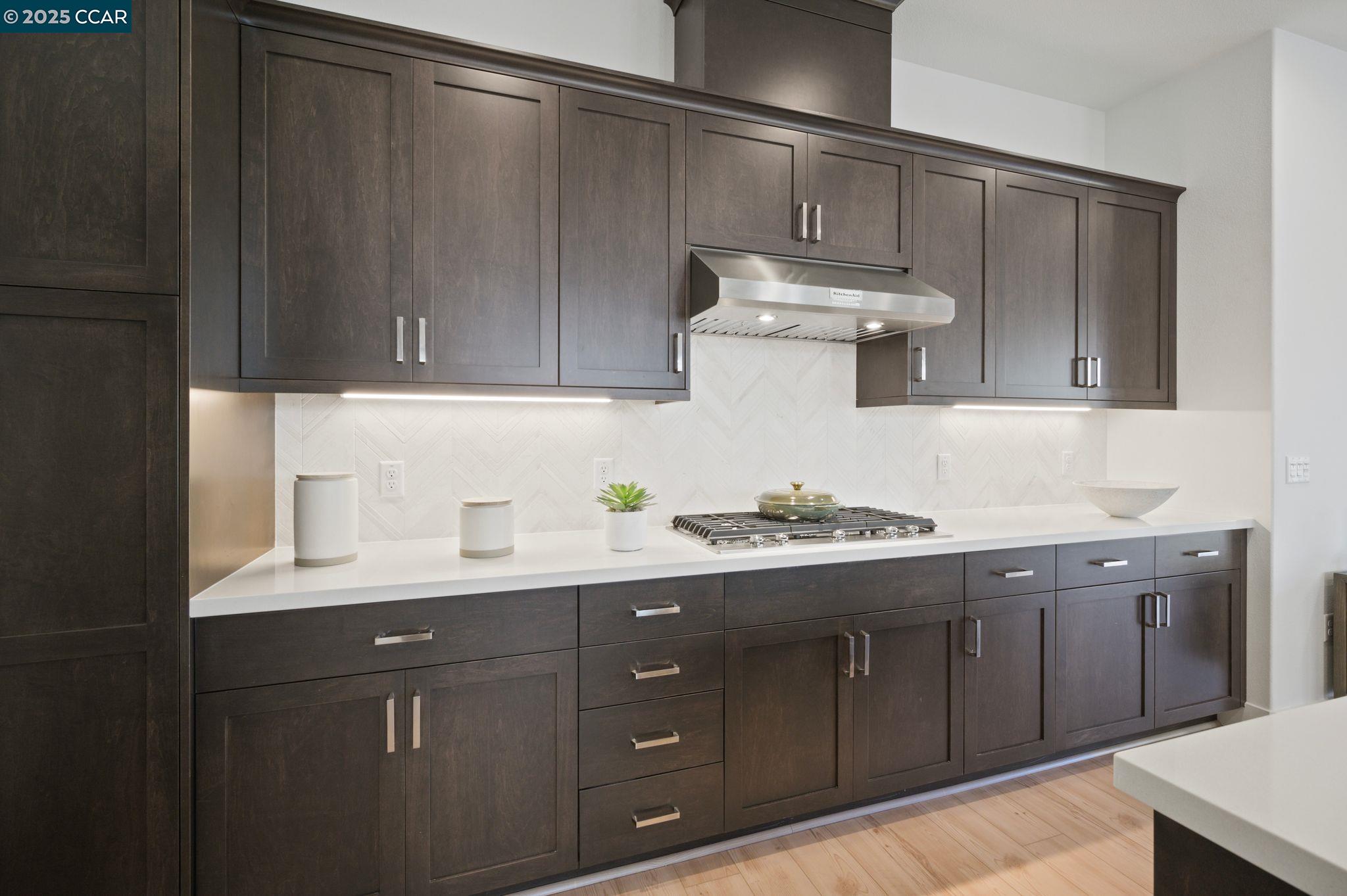 Detail Gallery Image 2 of 45 For 2808 Ella Way, Tracy,  CA 95377 - 2 Beds | 2 Baths