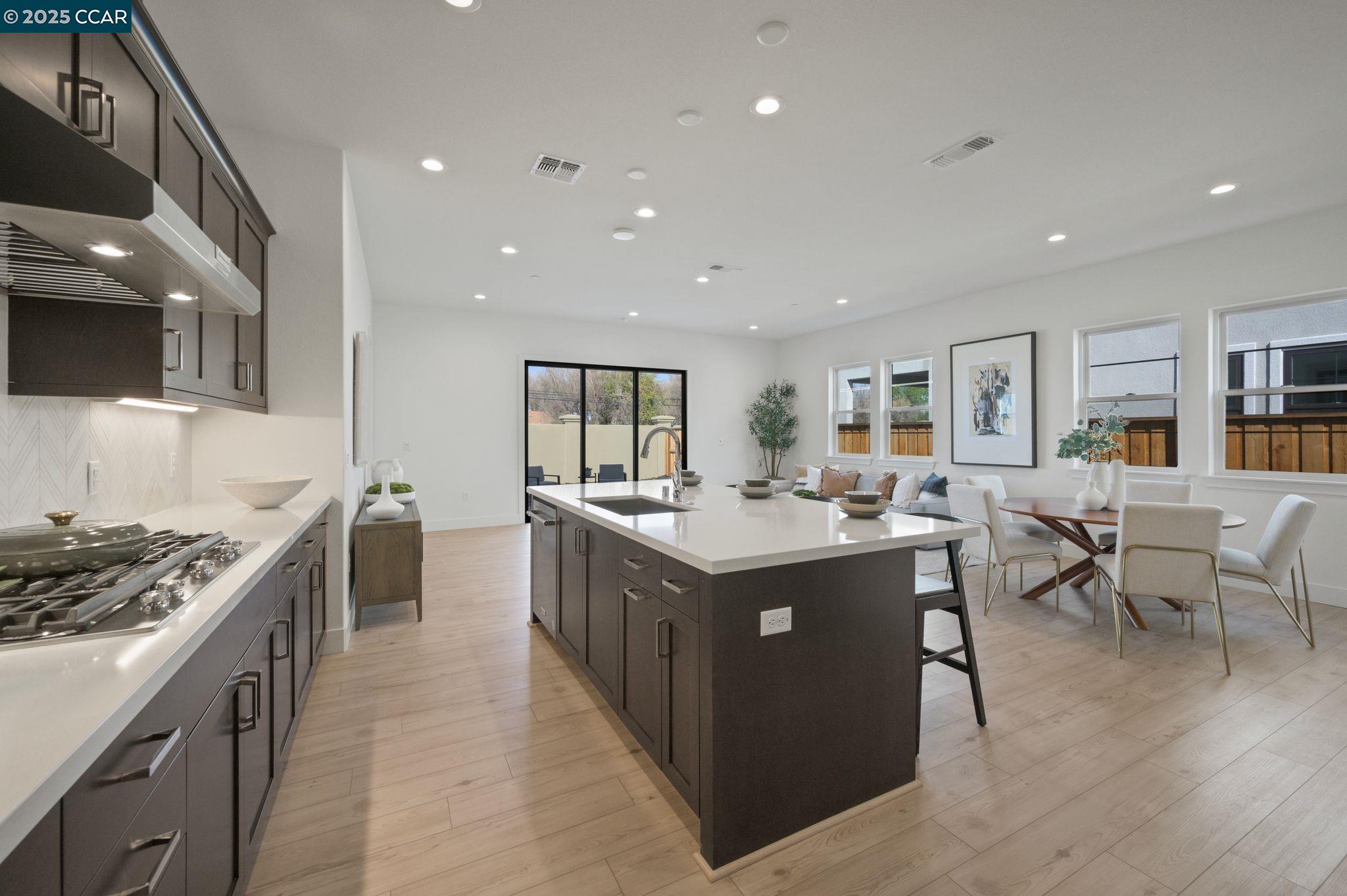 Detail Gallery Image 3 of 45 For 2808 Ella Way, Tracy,  CA 95377 - 2 Beds | 2 Baths