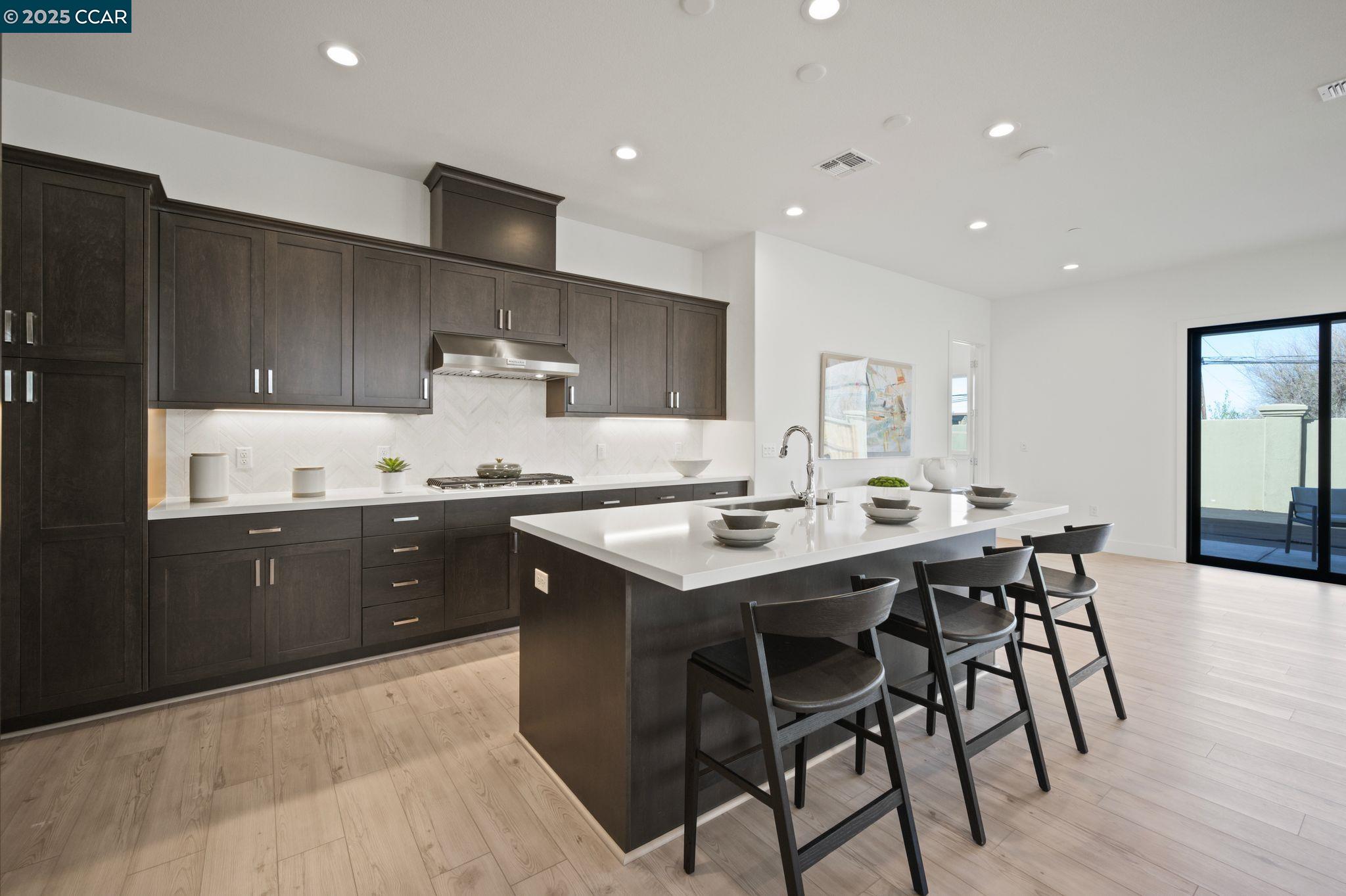 Detail Gallery Image 5 of 45 For 2808 Ella Way, Tracy,  CA 95377 - 2 Beds | 2 Baths
