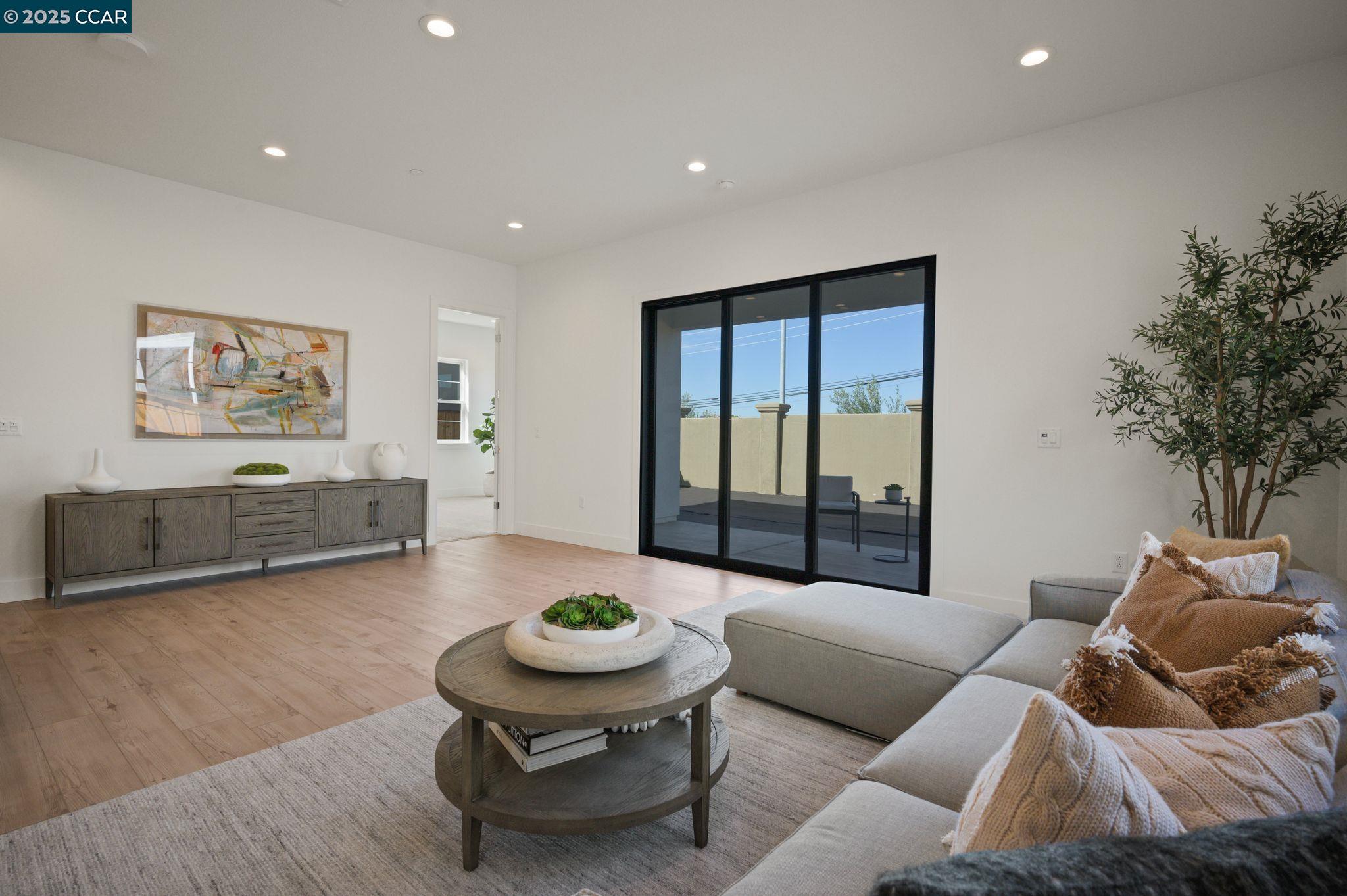 Detail Gallery Image 6 of 45 For 2808 Ella Way, Tracy,  CA 95377 - 2 Beds | 2 Baths