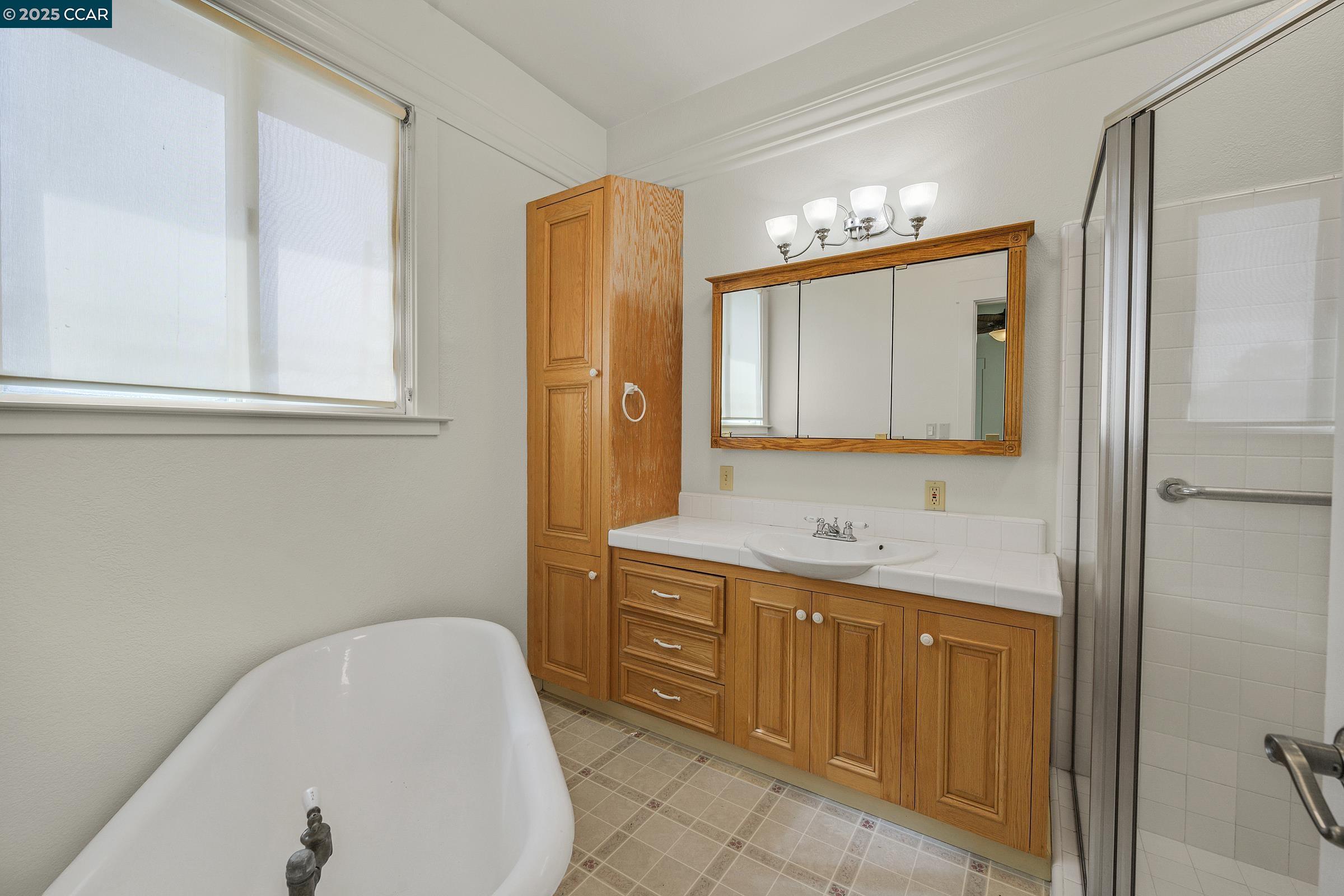 Detail Gallery Image 12 of 50 For 2581 Charles Ave, Pinole,  CA 94564 - 2 Beds | 2 Baths