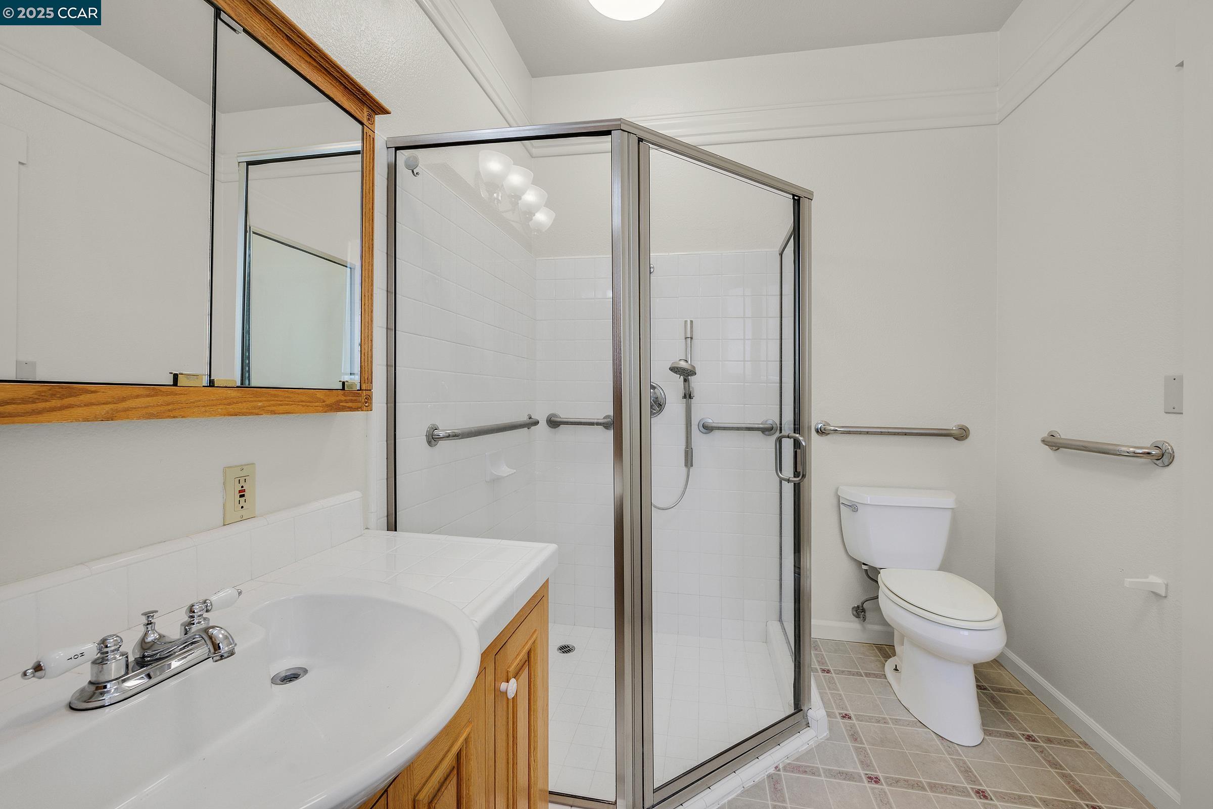 Detail Gallery Image 13 of 50 For 2581 Charles Ave, Pinole,  CA 94564 - 2 Beds | 2 Baths