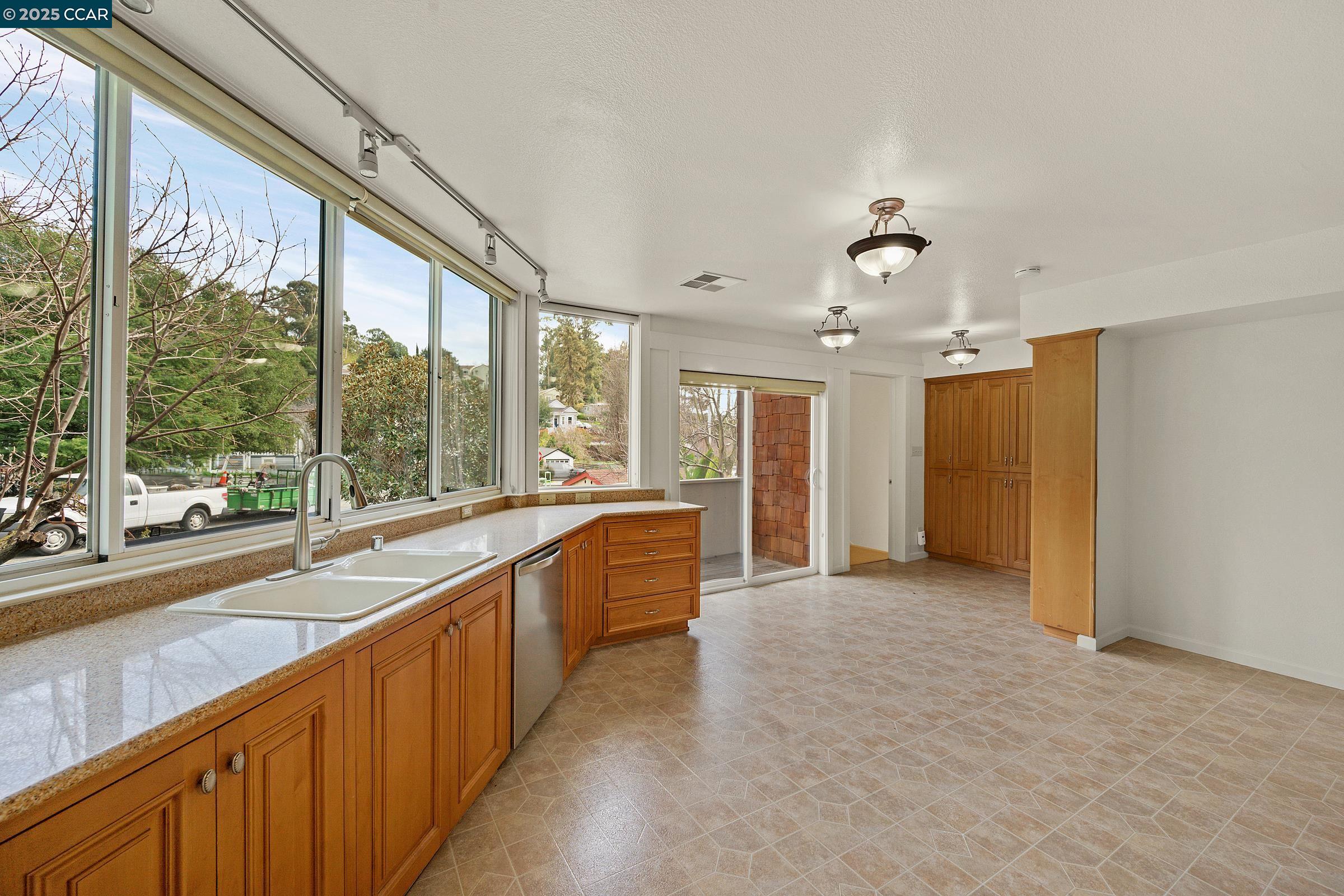 Detail Gallery Image 17 of 50 For 2581 Charles Ave, Pinole,  CA 94564 - 2 Beds | 2 Baths