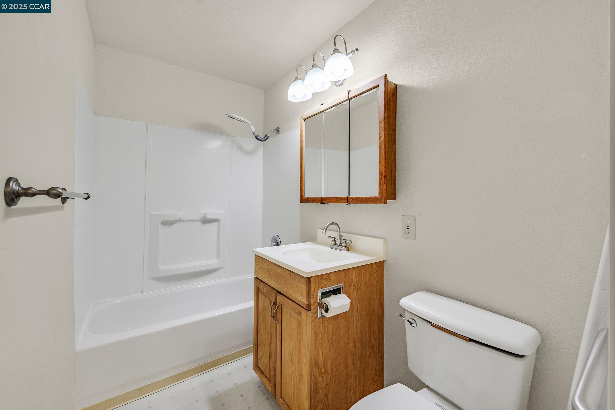 Detail Gallery Image 26 of 50 For 2581 Charles Ave, Pinole,  CA 94564 - 2 Beds | 2 Baths