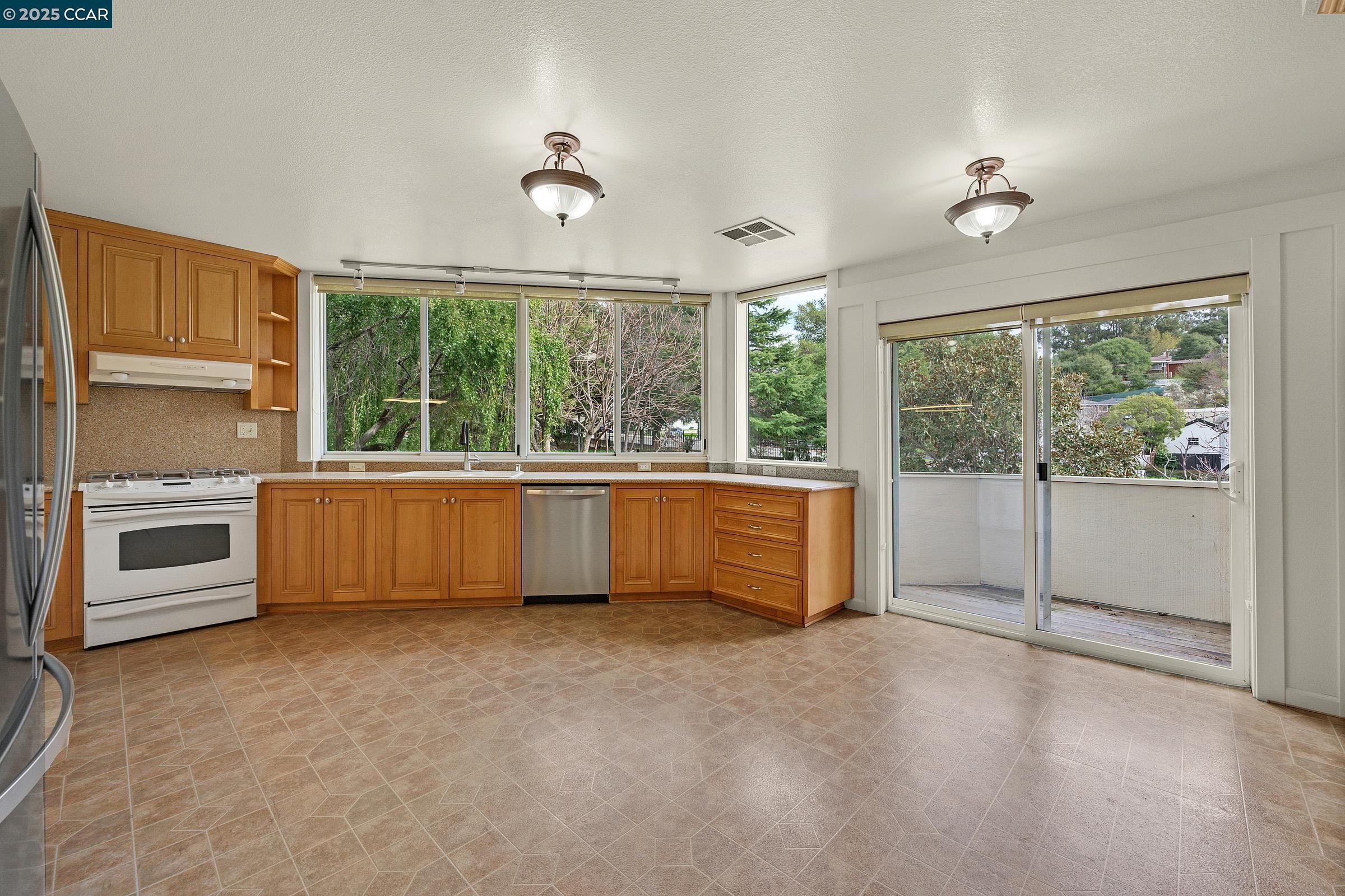 Detail Gallery Image 15 of 50 For 2581 Charles Ave, Pinole,  CA 94564 - – Beds | – Baths