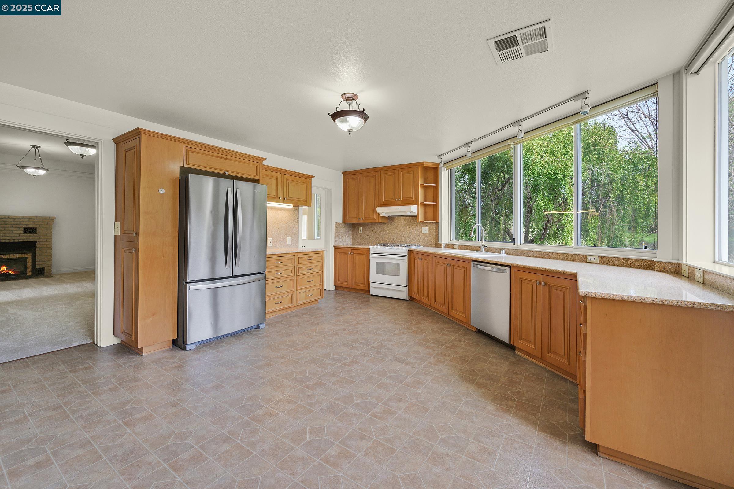 Detail Gallery Image 16 of 50 For 2581 Charles Ave, Pinole,  CA 94564 - – Beds | – Baths