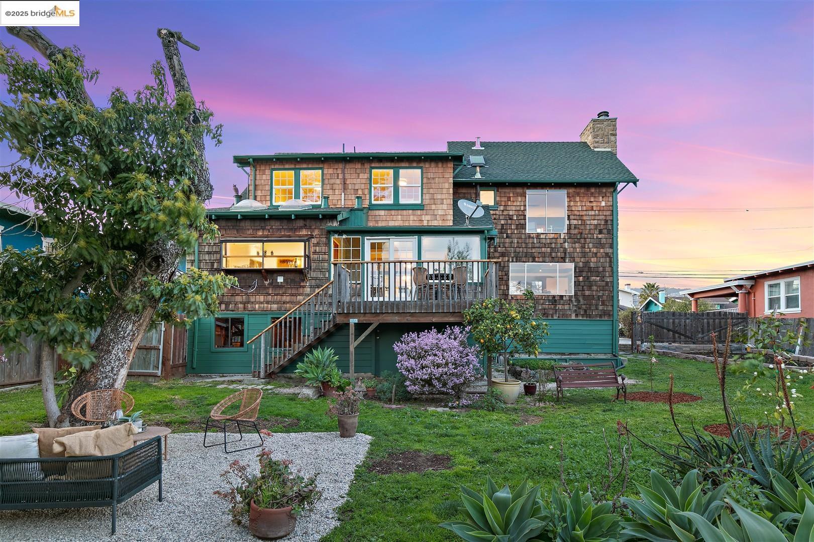 Detail Gallery Image 1 of 1 For 5419 Foothill Blvd, Oakland,  CA 94601 - 5 Beds | 2/1 Baths